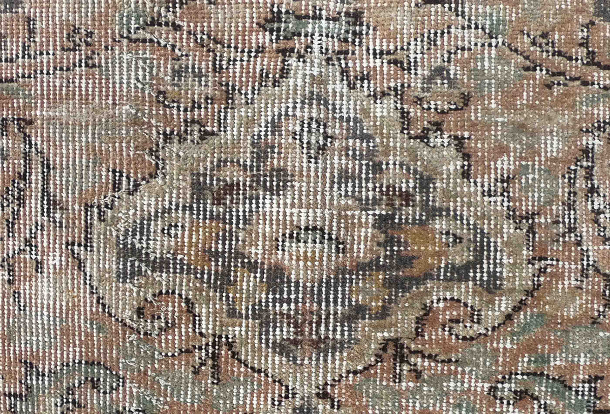 Textura detallada de lana en alfombra vintage importada, tacto suave