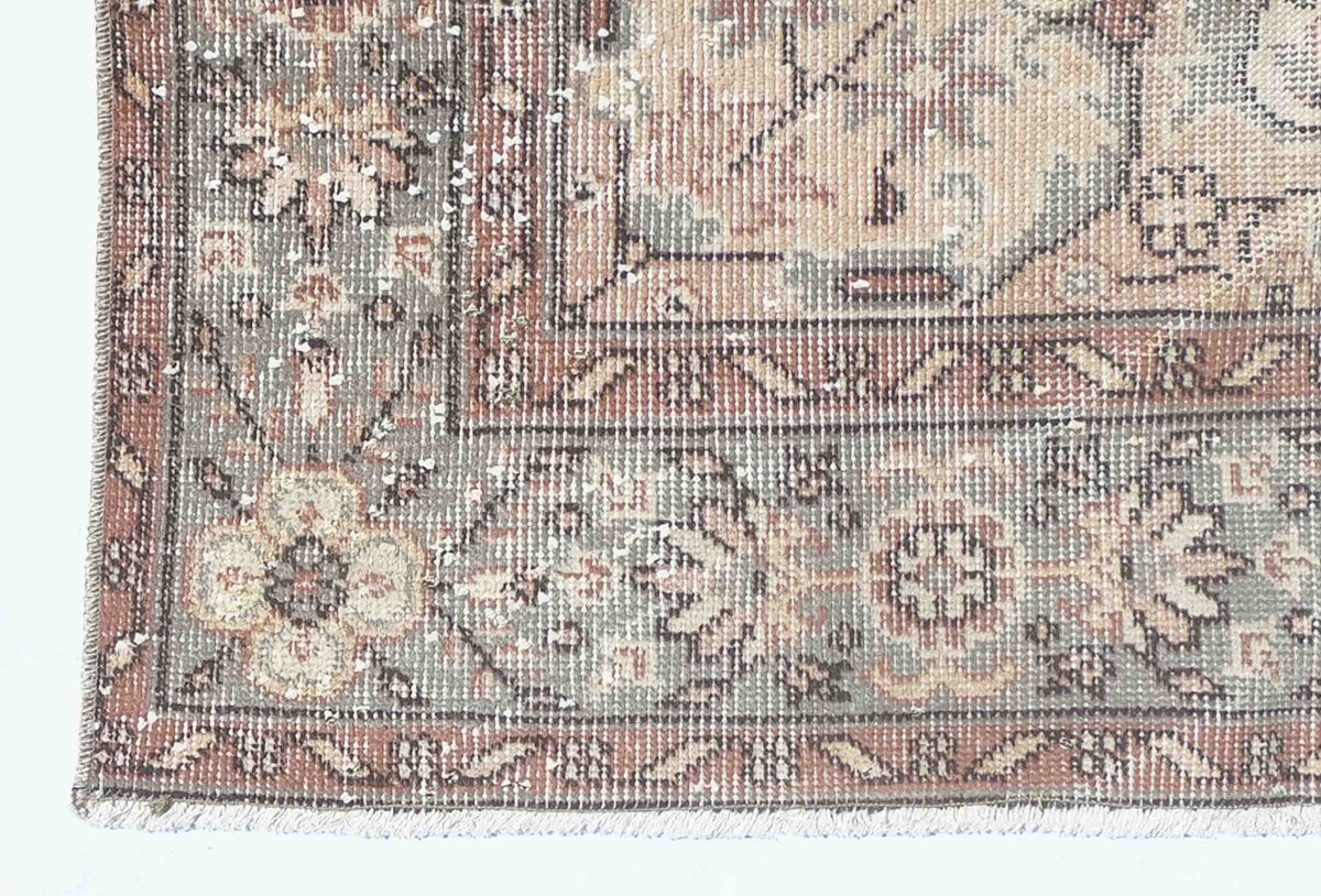 Textura detallada de lana natural en alfombra persa vintage importada