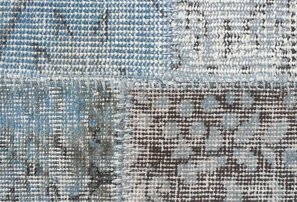 Textura artesanal de lana en alfombra persa vintage importada