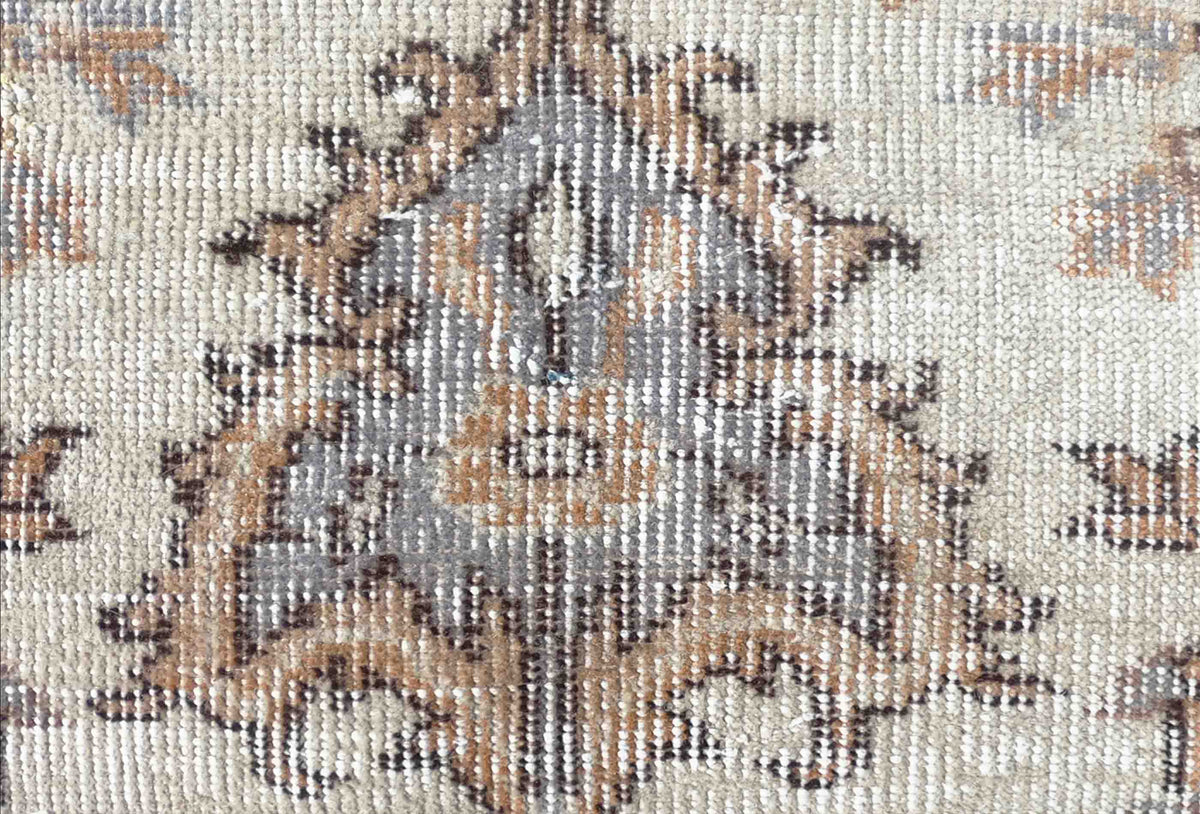 Textura de lana natural en alfombra vintage importada, tacto suave