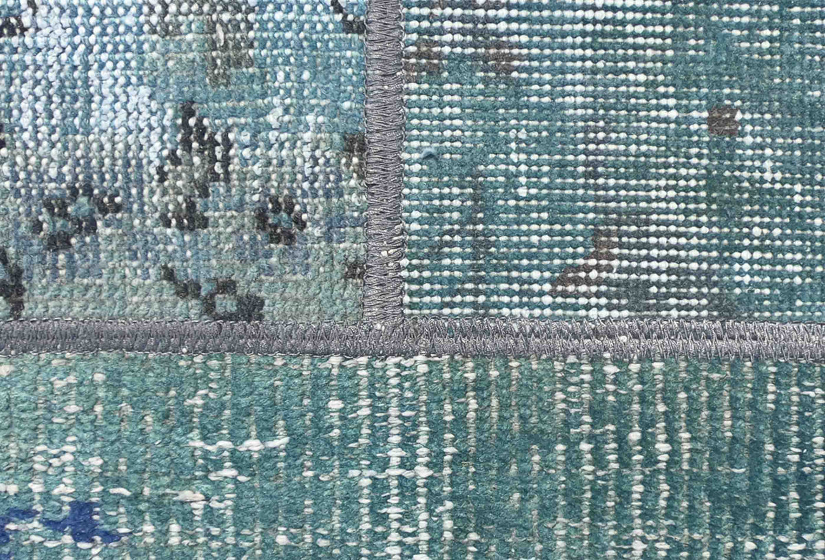 Textura artesanal de lana en alfombra persa vintage importada