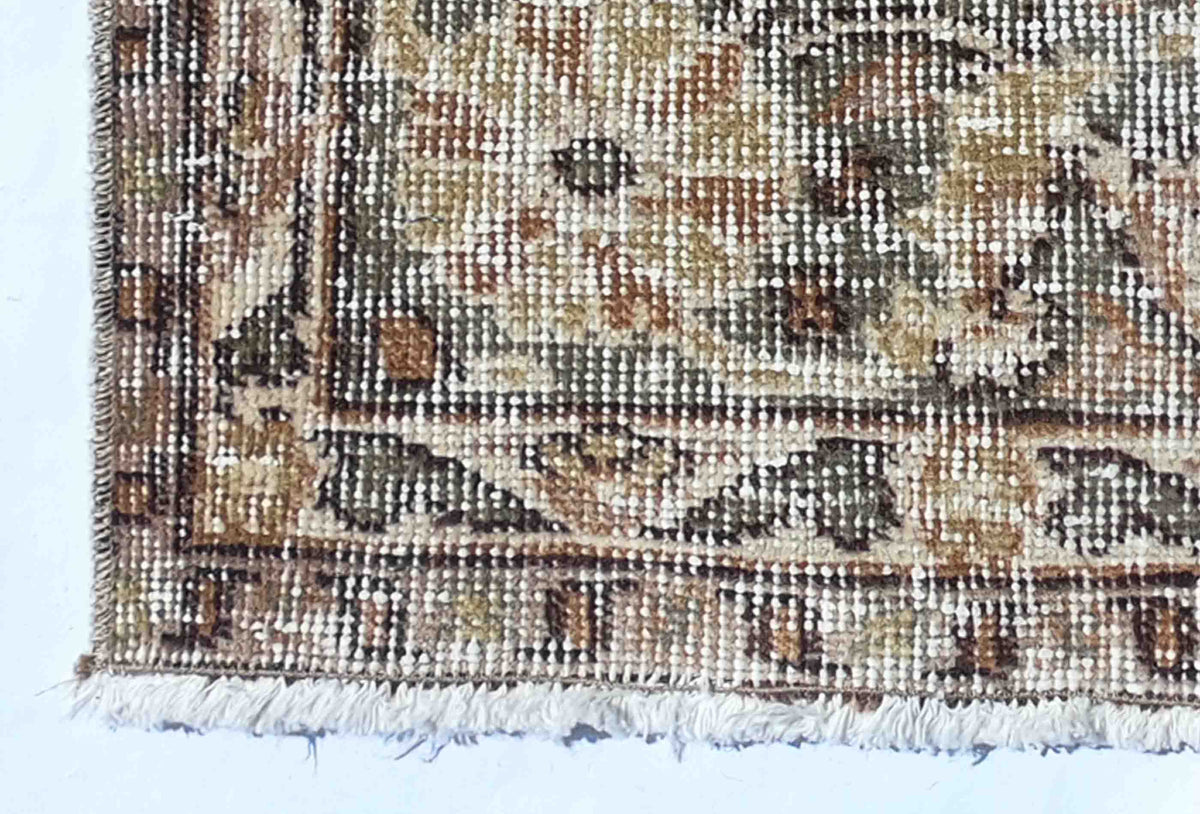 Textura de lana natural en alfombra vintage importada con aspecto desgastado