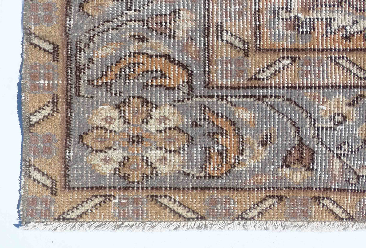 Alfombra turca hecha a mano con patrón neutralizado y teñido vintage