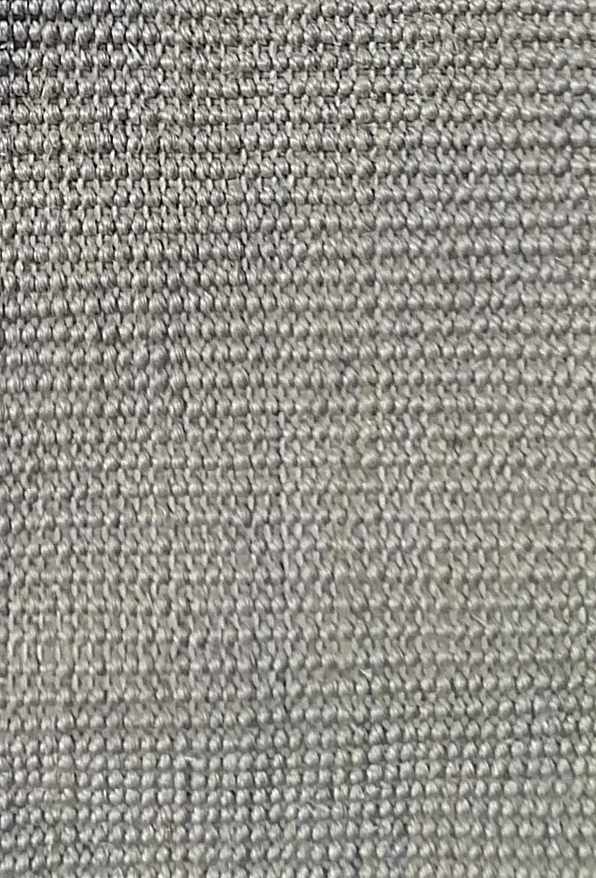 Detalle del borde de tela en alfombra sisal de fibra natural