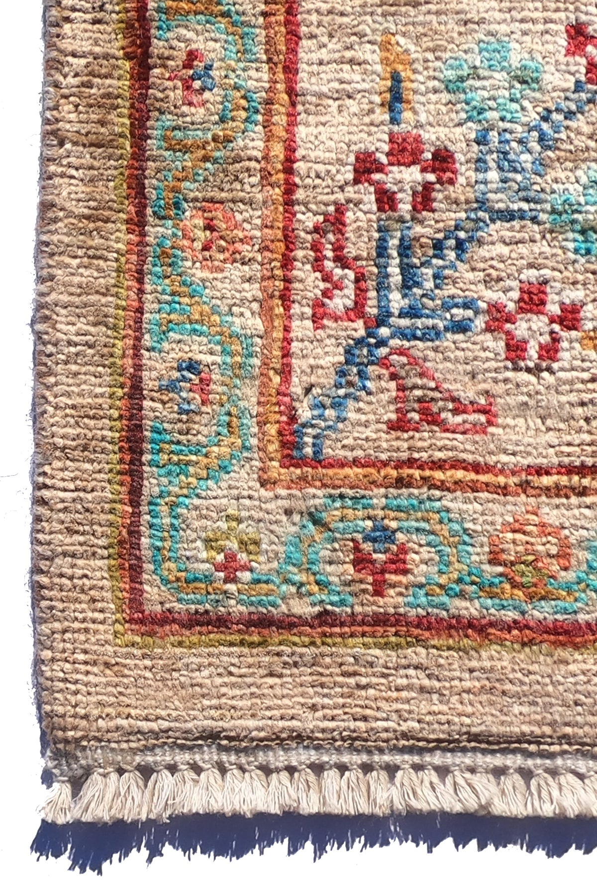 Textura suave de lana natural en alfombra persa importada