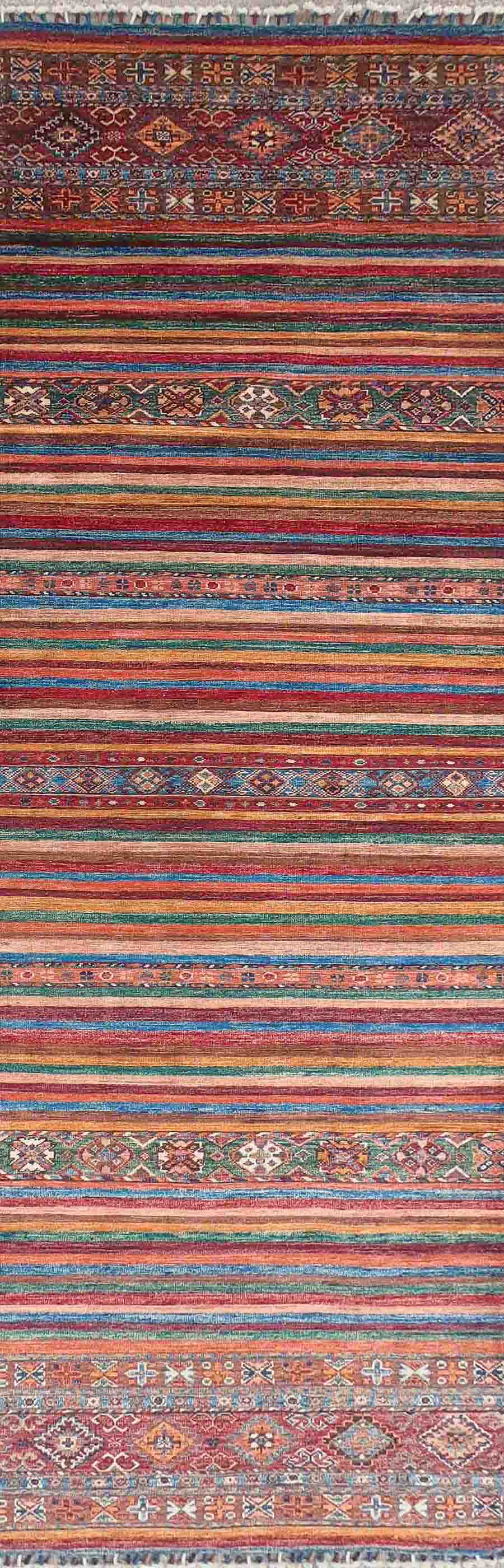 Alfombra persa de lana natural con diseño geométrico lineal en tonos burdeos - Consorcio Persa