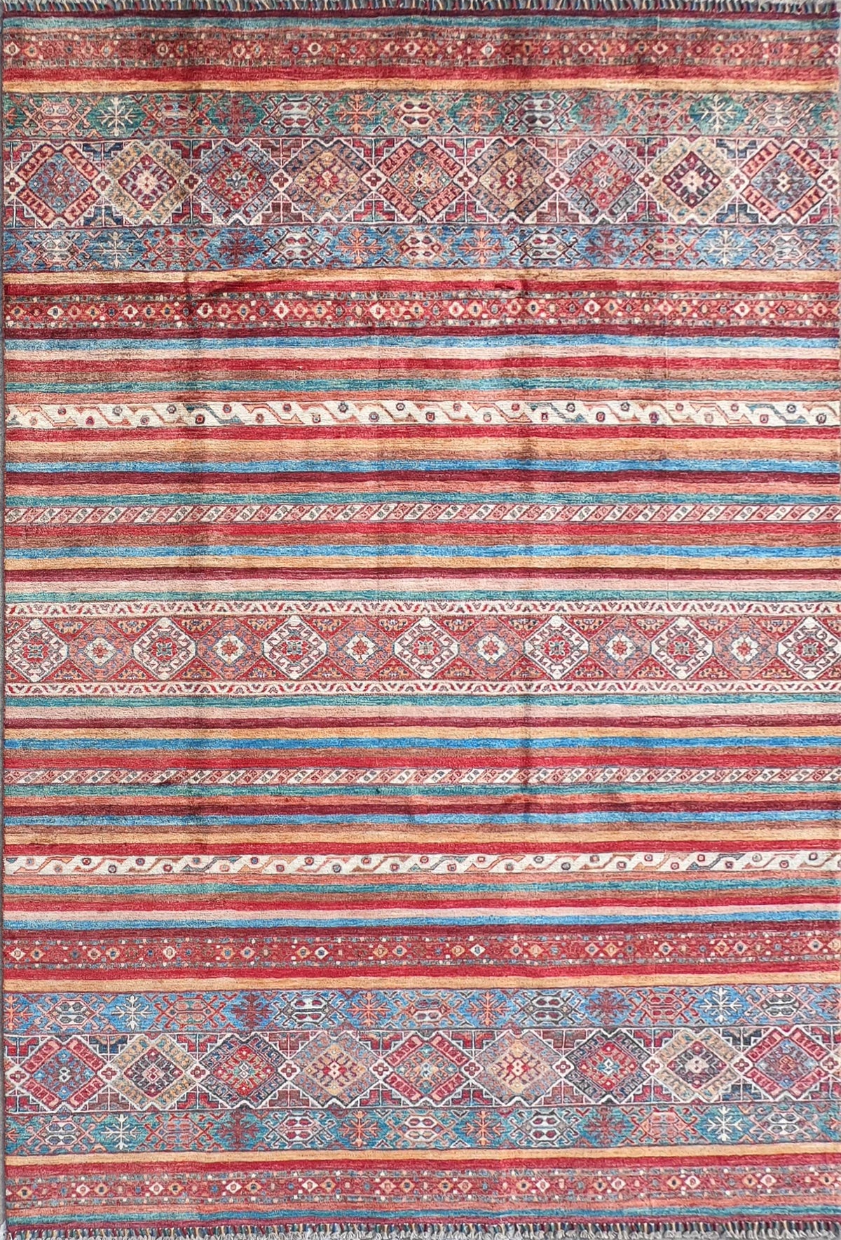 Alfombra persa de lana natural, diseño geométrico lineal en tonos burdeos - Consorcio Persa