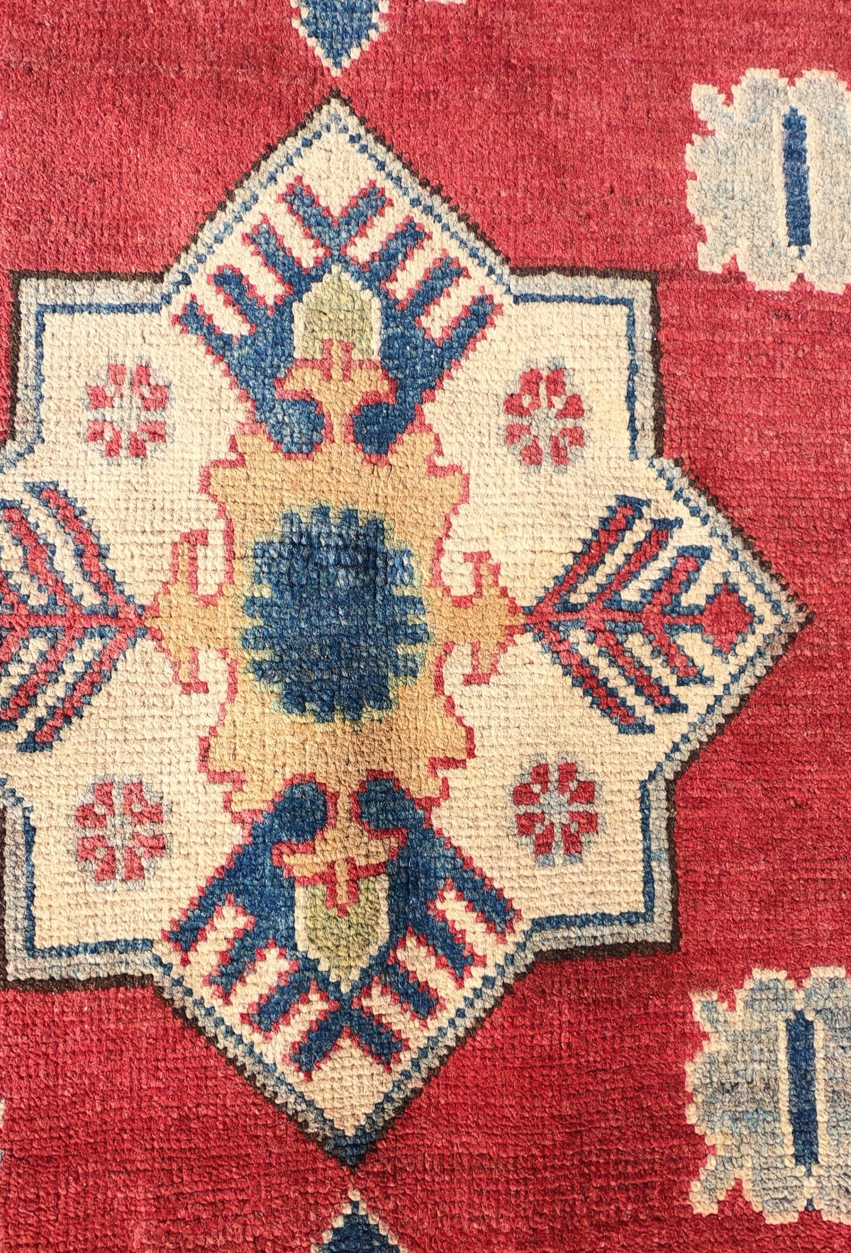 Detalle alfombra Kazak lana, anudada a mano, Consorcio Persa