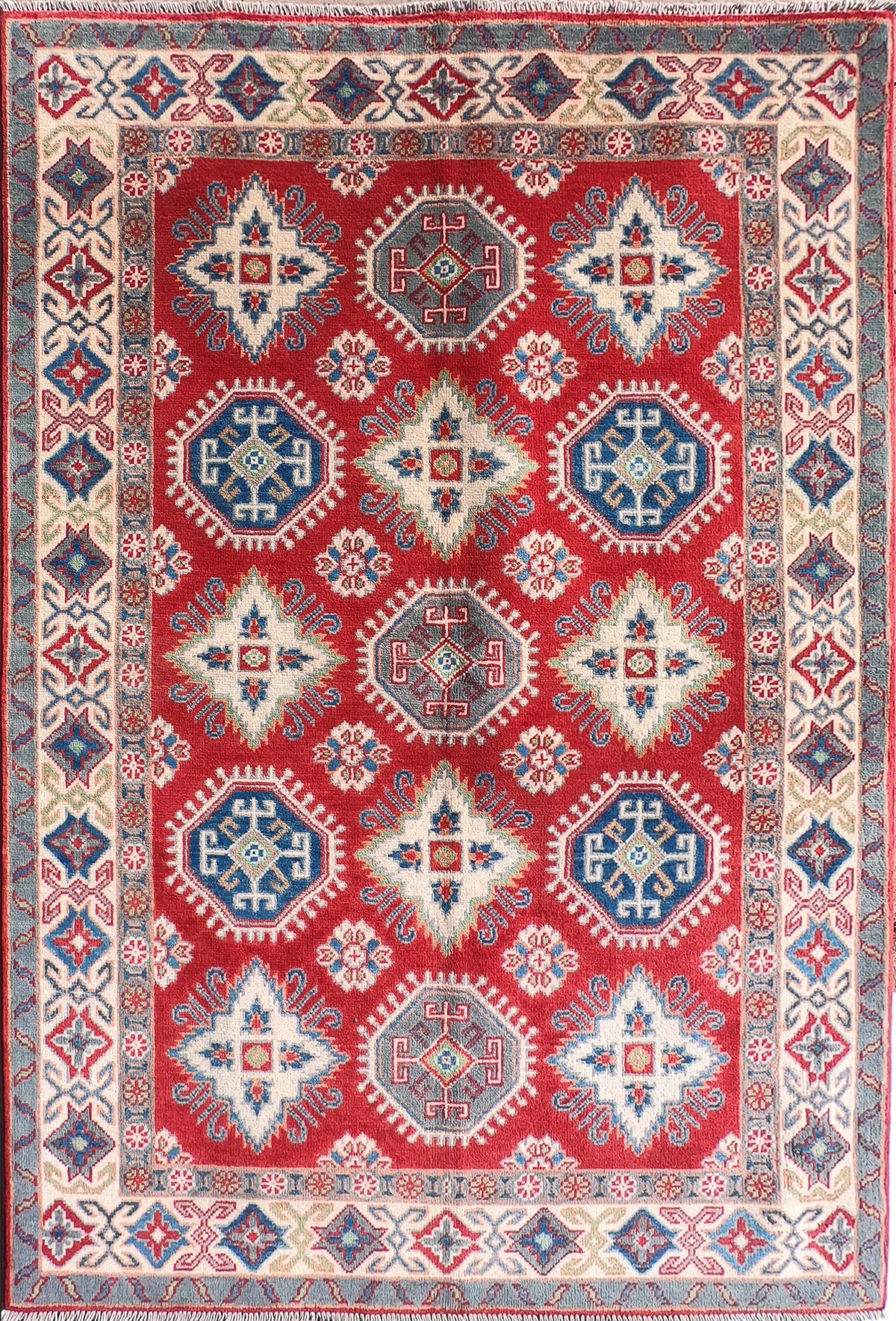 Alfombra persa Kazak de lana color rojo y diseño geométrico