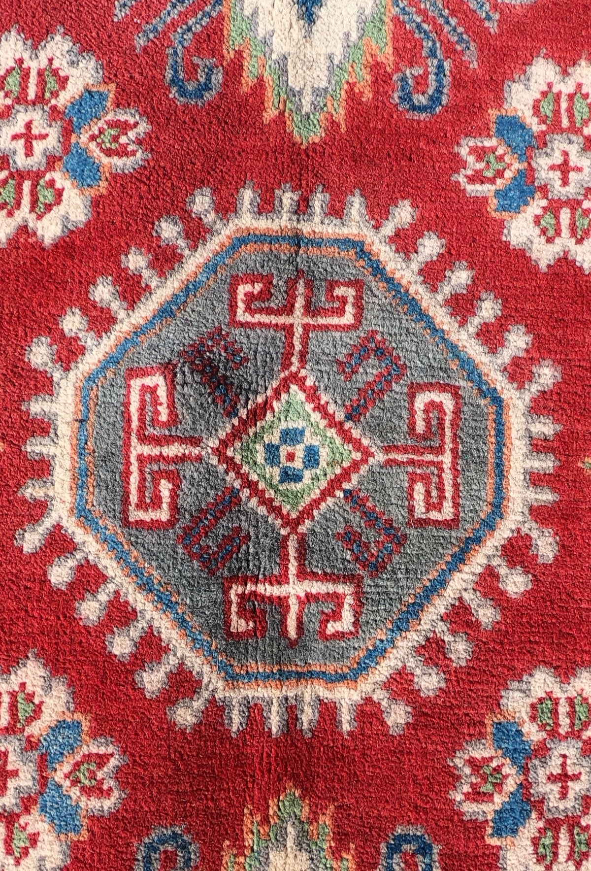 Alfombra clásica de lana Kazak de origen pakistaní