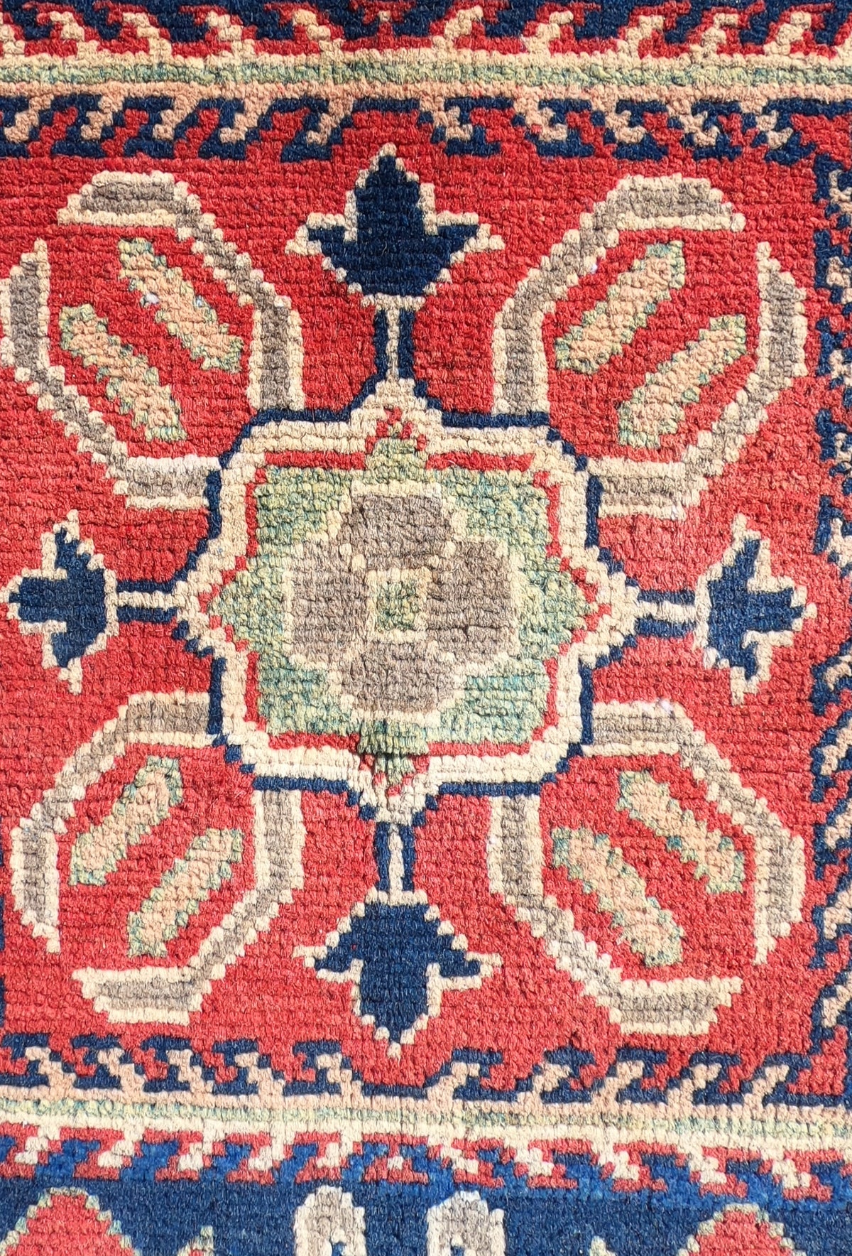 Alfombra Kazak de lana, anudada a mano, ideal para decoración de living