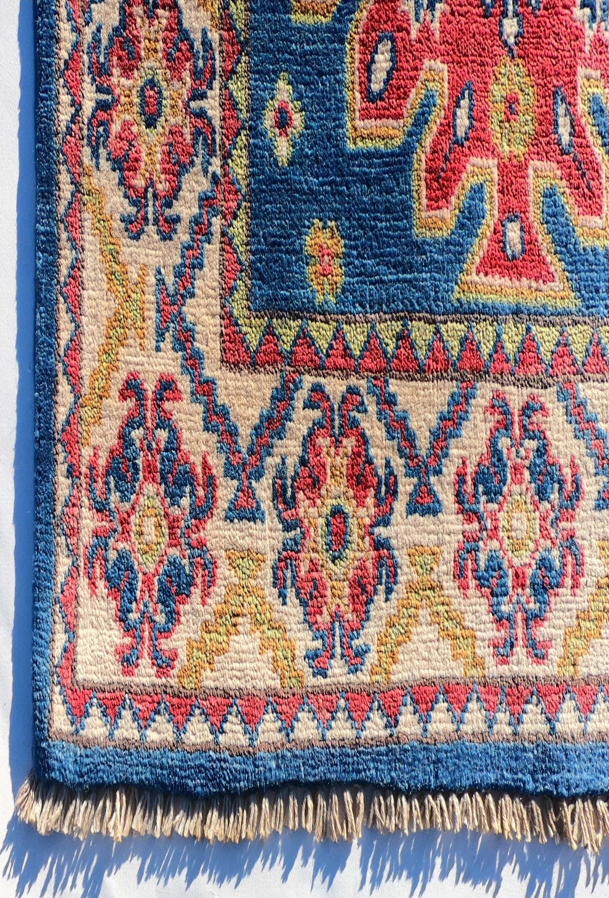 Textura gruesa de lana natural en alfombra persa vintage
