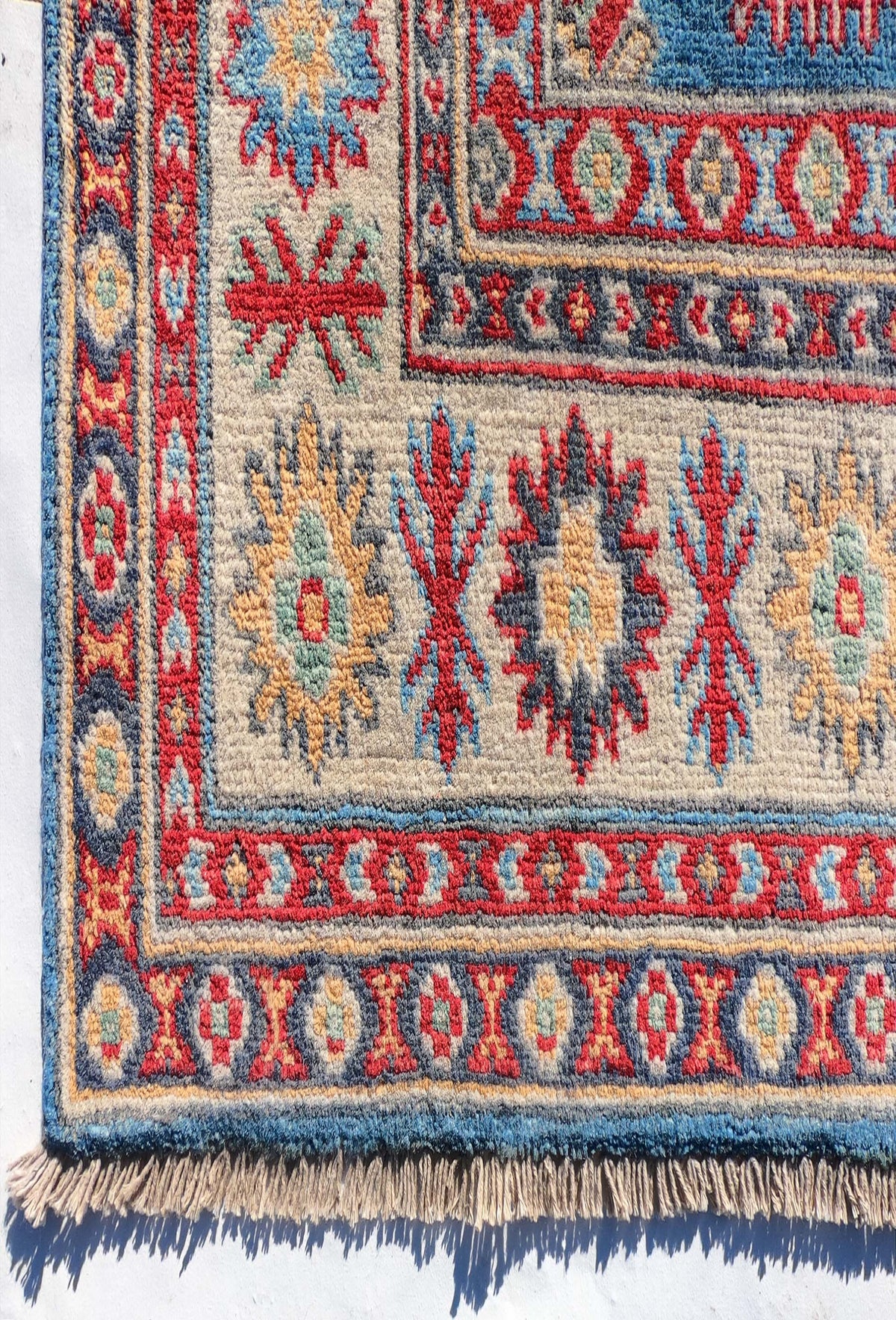 Textura gruesa de lana natural en alfombra persa vintage