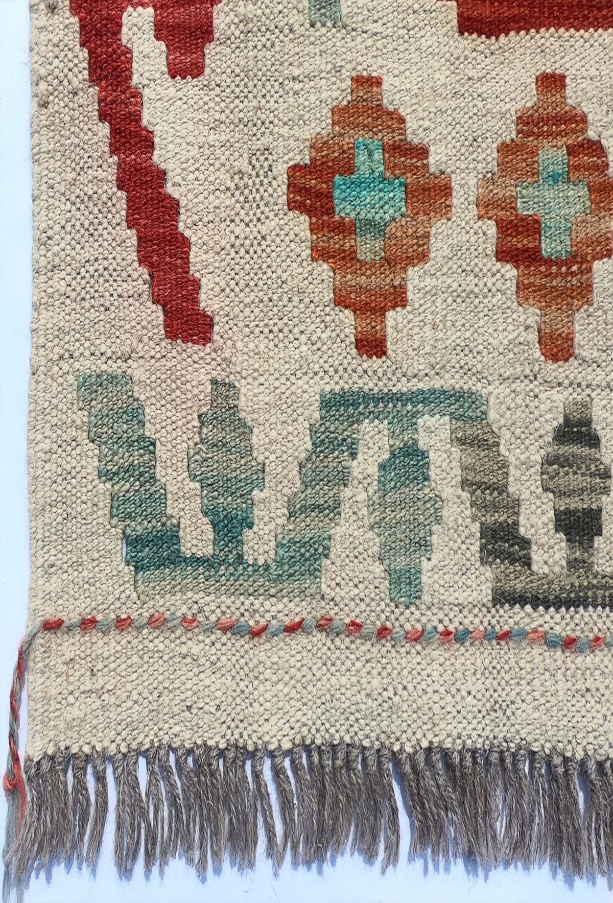 Textura de lana natural en alfombra Kelim de tejido plano artesanal