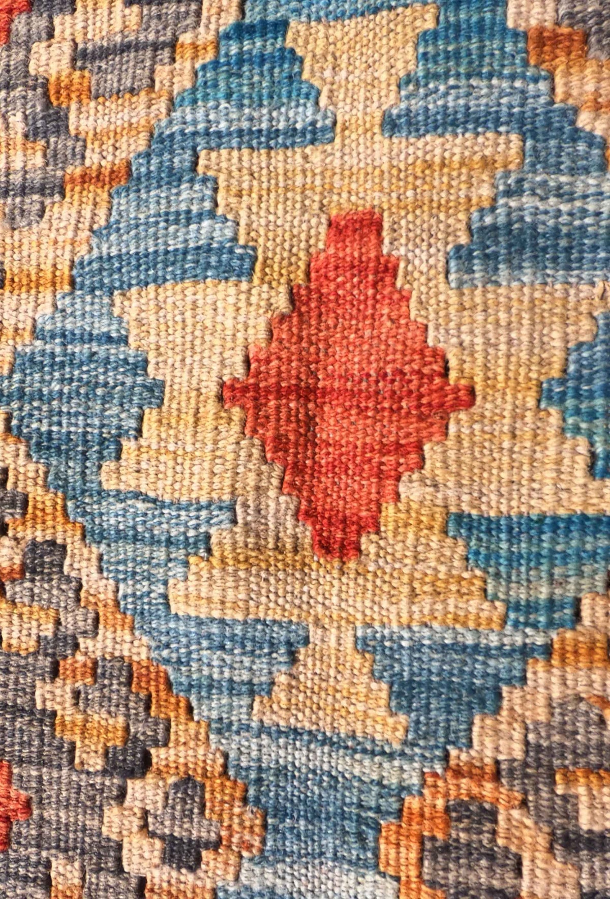 Alfombra artesanal Kelim de lana con colores vibrantes