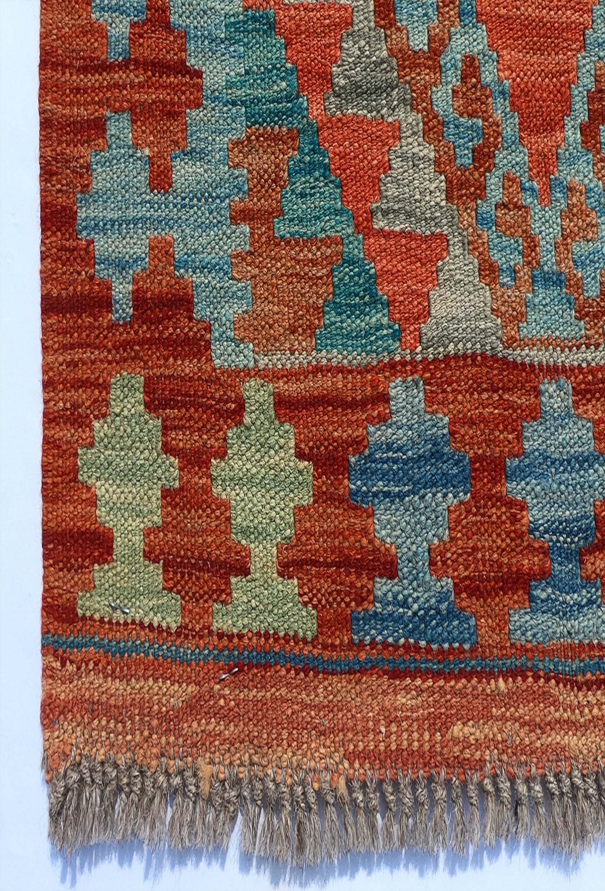 Textura de lana natural en alfombra Kelim hecha a mano con tintes tradicionales