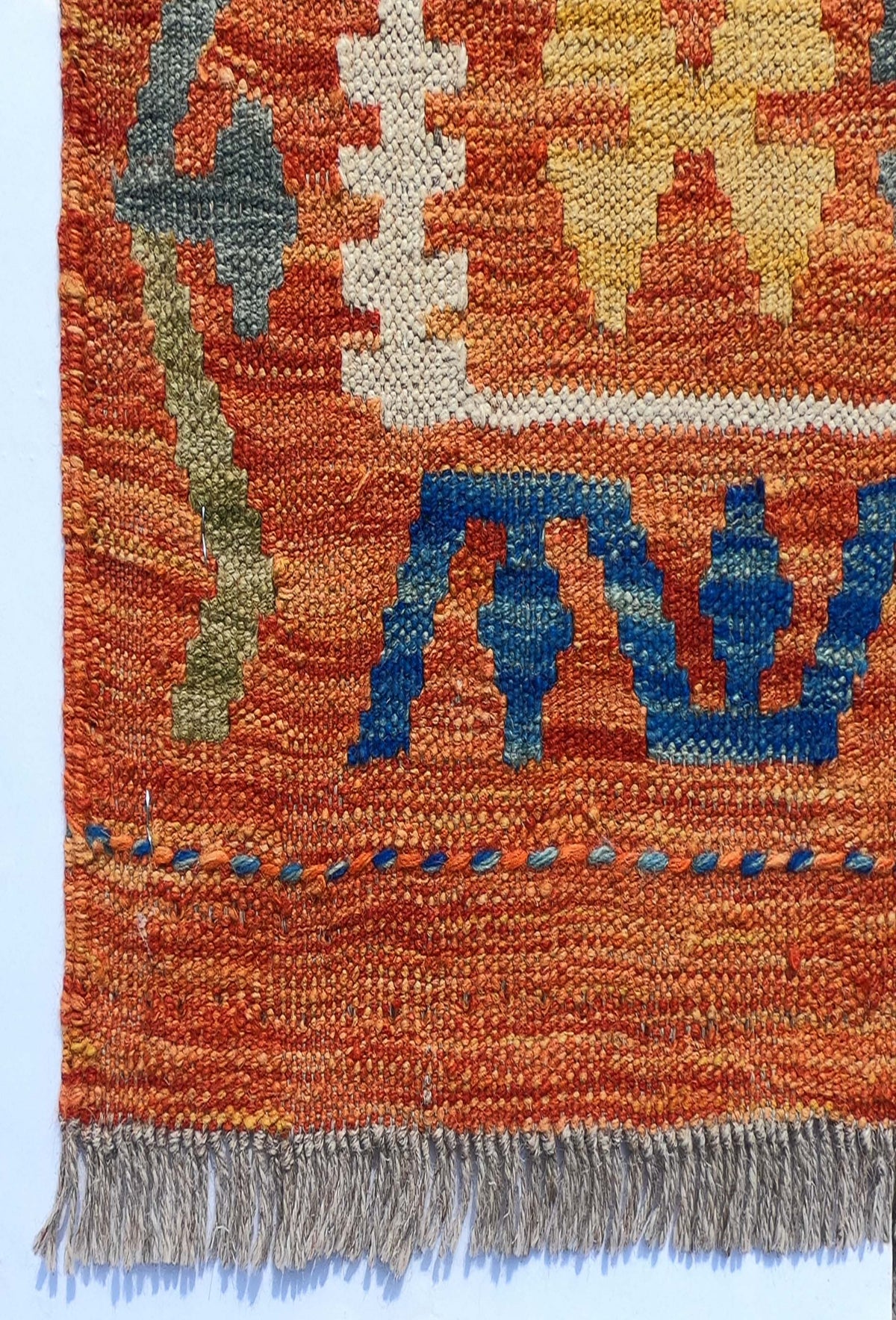 Textura de lana natural en alfombra Kelim de tejido plano artesanal