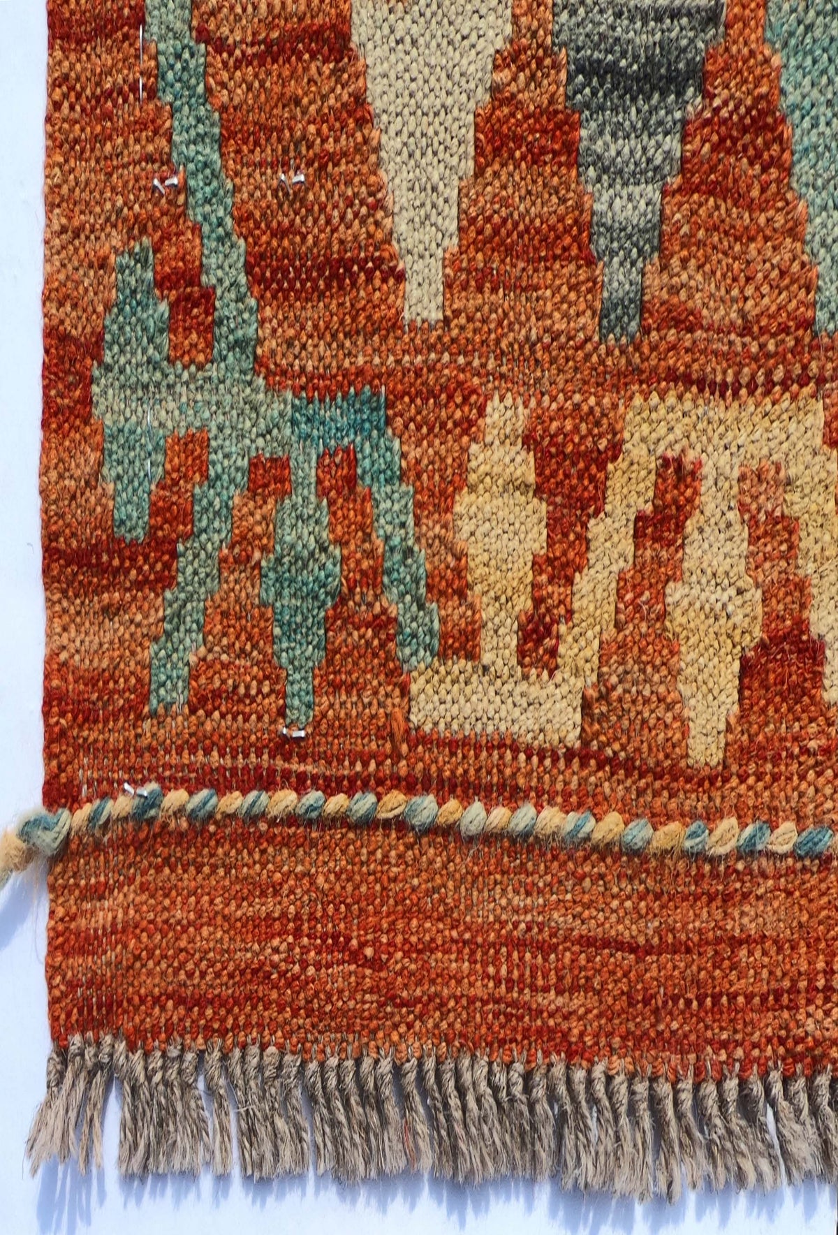 Textura de lana natural en alfombra Kelim hecha a mano con tintes originales