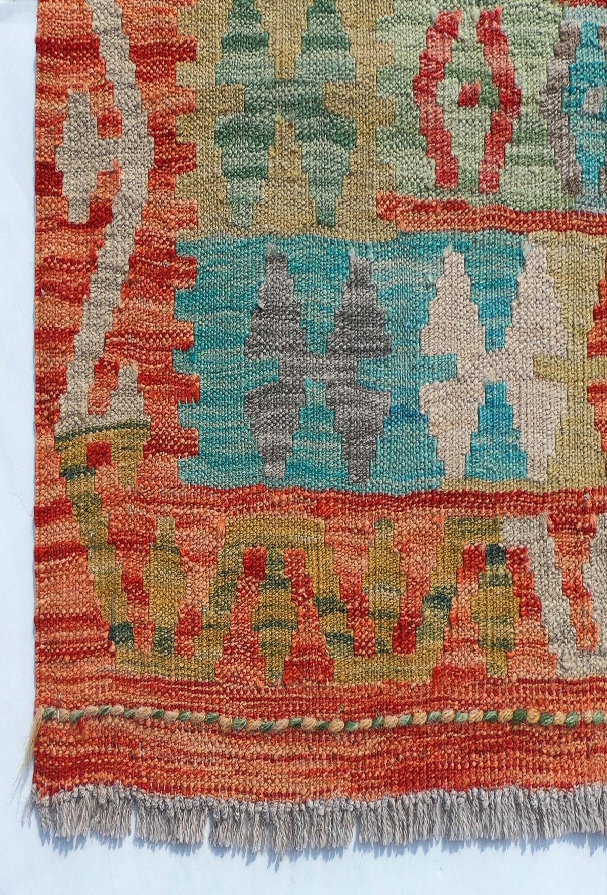 Textura de lana natural en alfombra Kelim hecha a mano, estilo artesanal