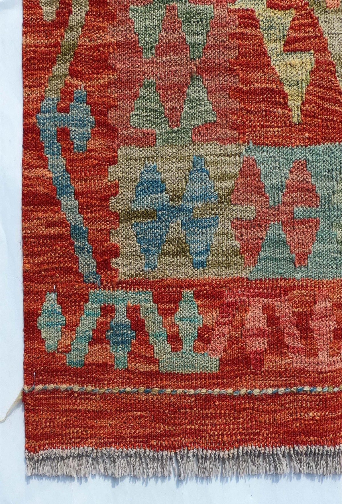 Textura de lana natural en alfombra Kelim tejida a mano de Pakistán