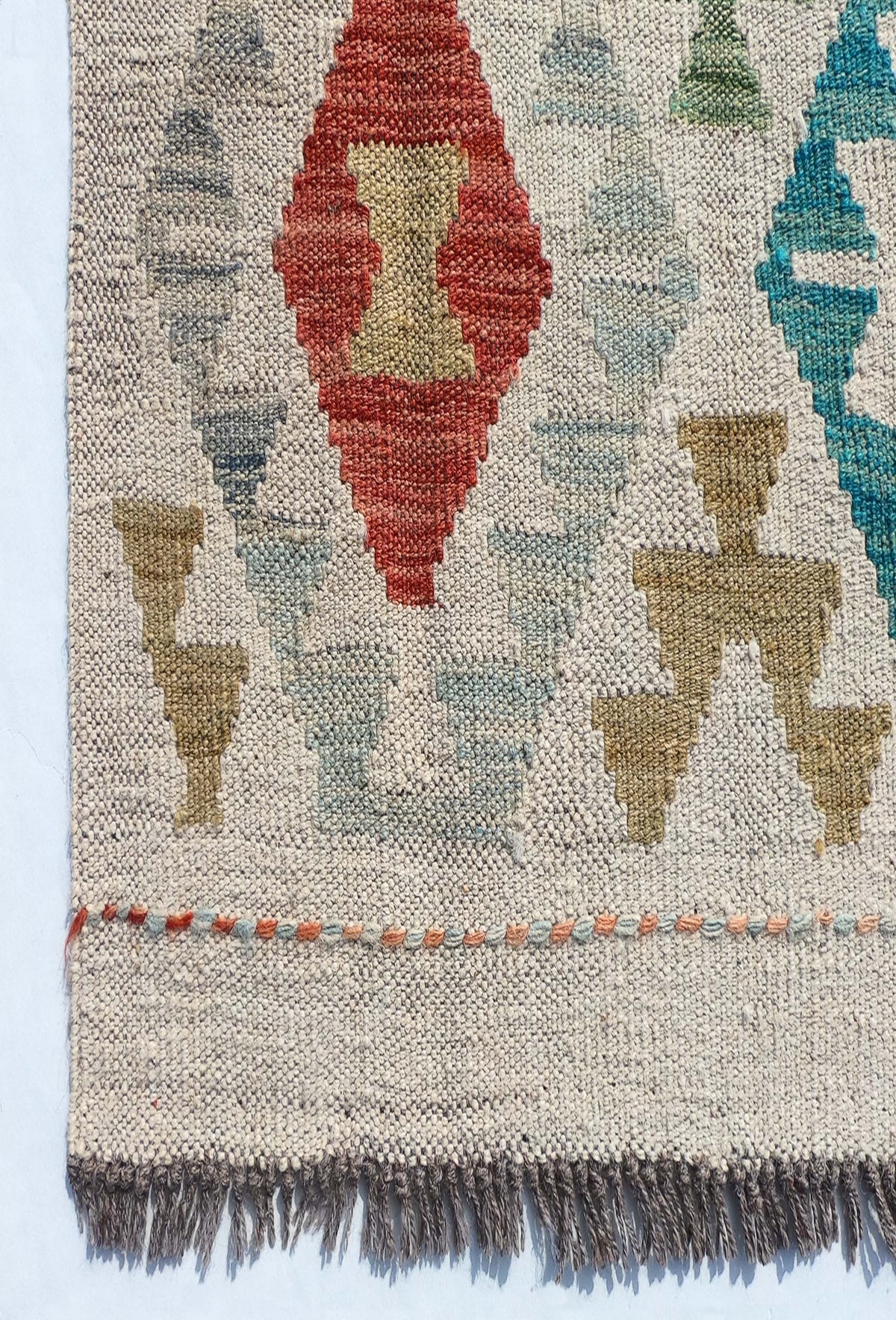 Textura de lana natural en alfombra Kelim hecha a mano