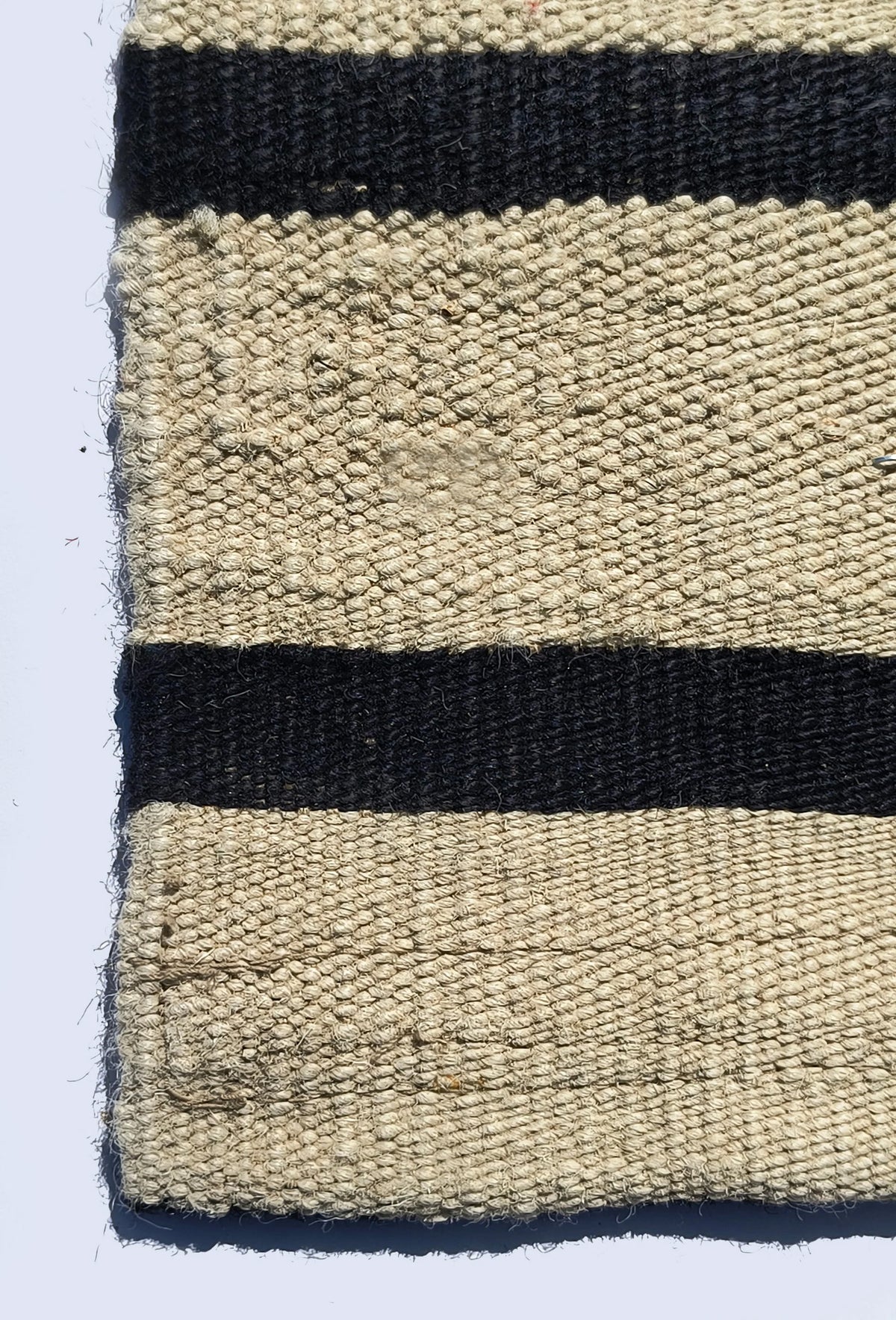 Textura natural del tejido plano de lana en alfombra Kelim artesanal