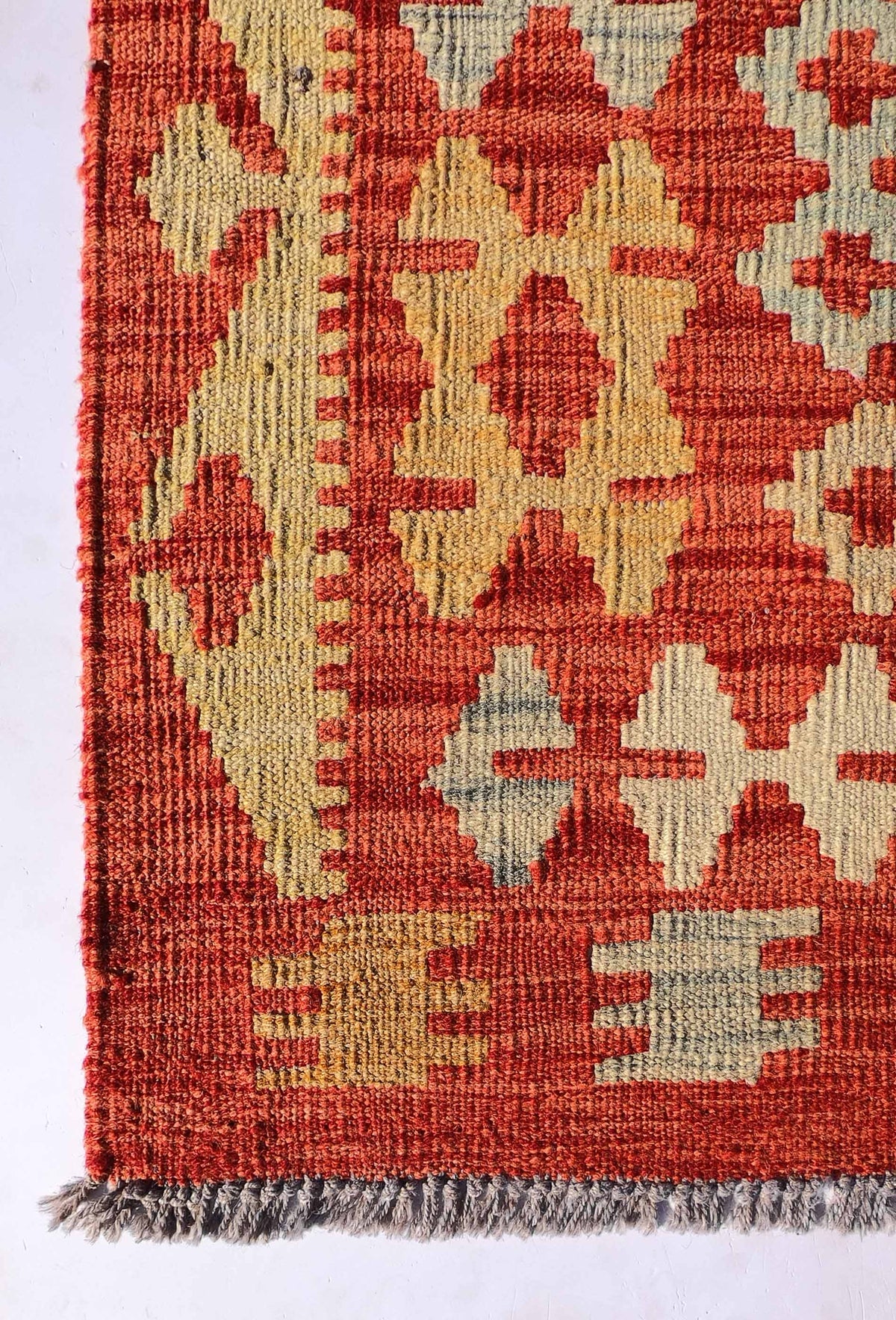 Detalle del tejido plano de alfombra Kelim Kashkuli de lana
