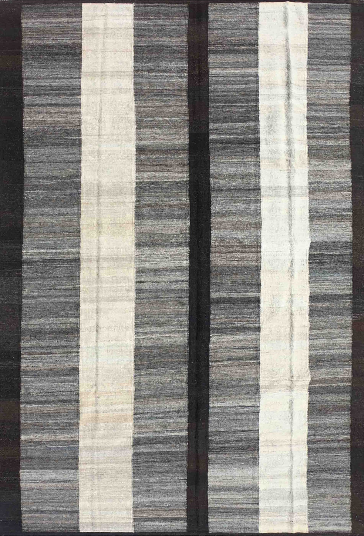 Detalle de motivos geométricos en alfombra Kelim de lana, tejido plano reversible