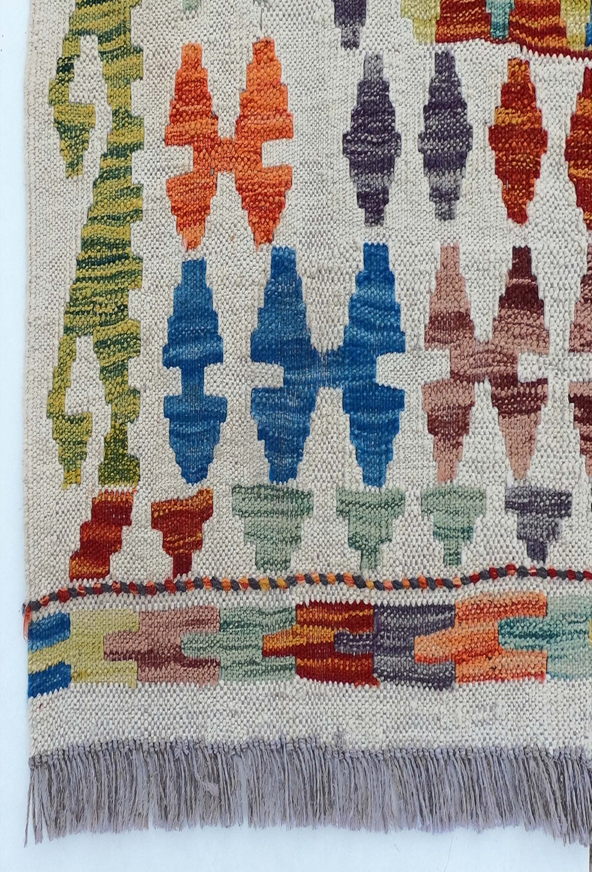 Textura de lana natural en alfombra Kelim hecha a mano, teñida con tintes naturales