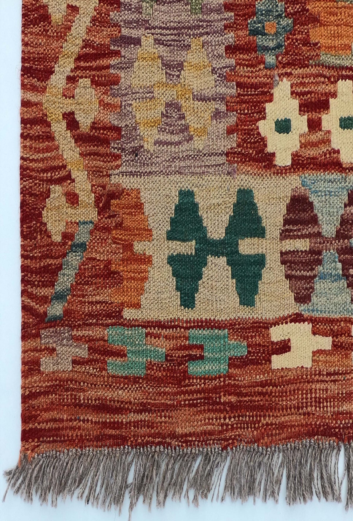 Textura de lana natural y tinte artesanal en alfombra Kelim hecha a mano