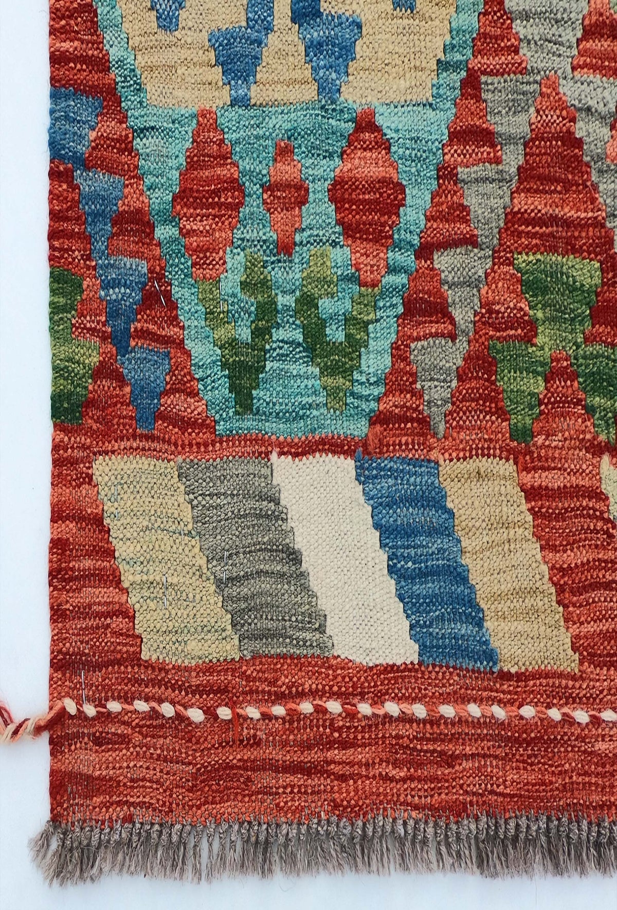 Textura de lana natural en alfombra Kelim tejida a mano con tintes orgánicos