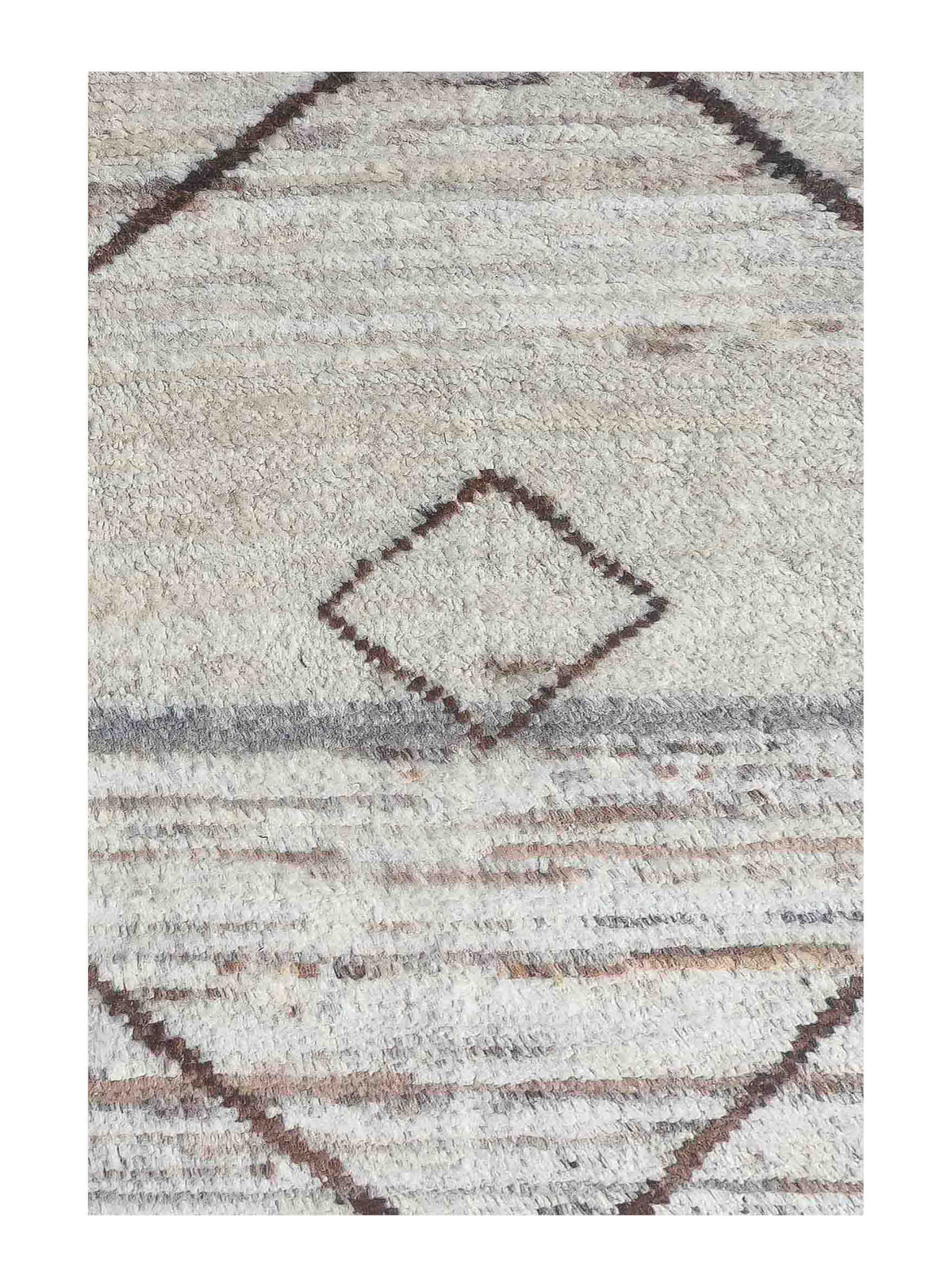 Detalle de patrón intrincado en alfombra persa vintage artesanal