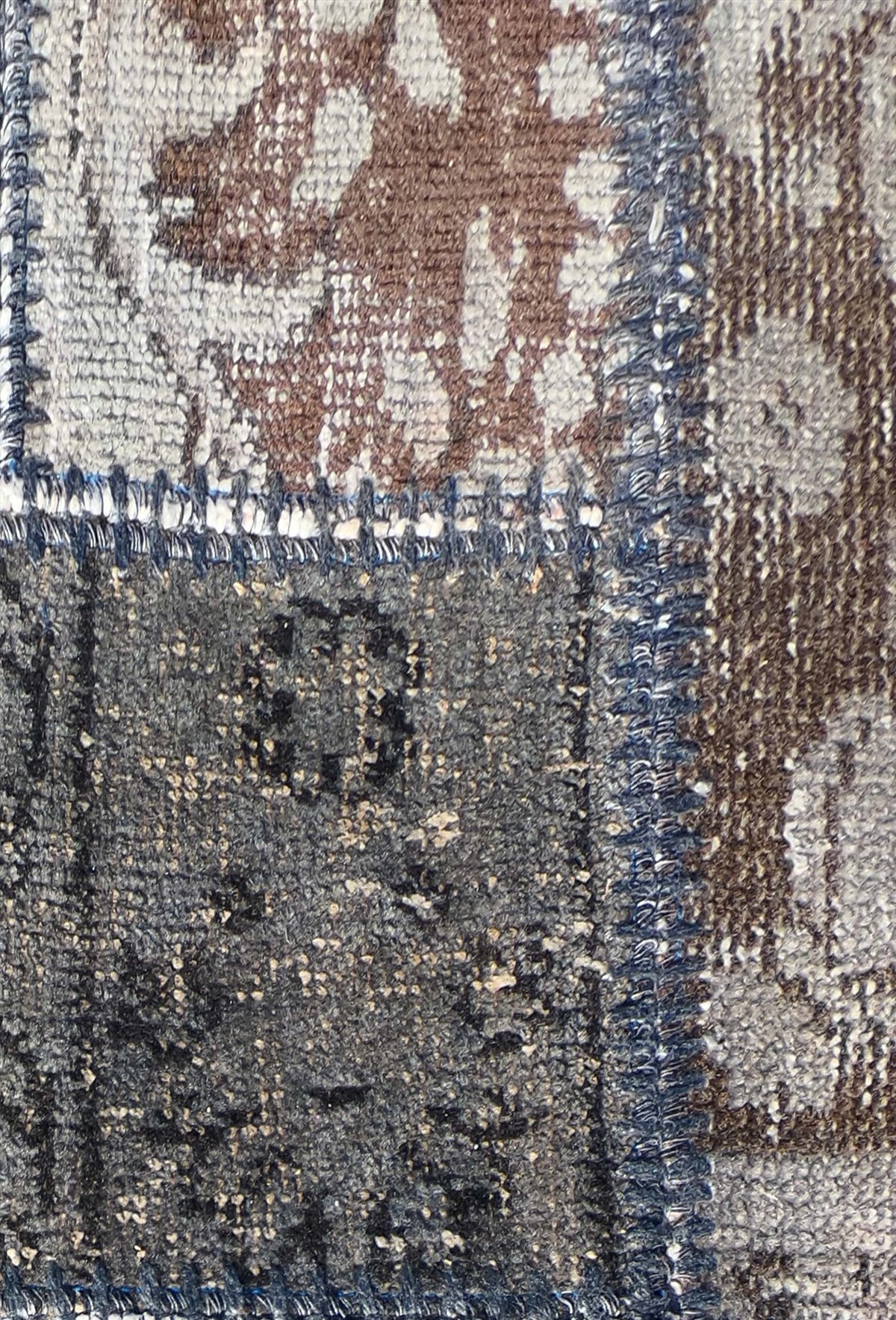 Detalle de diseño patchwork con fragmentos de alfombras persas antiguas