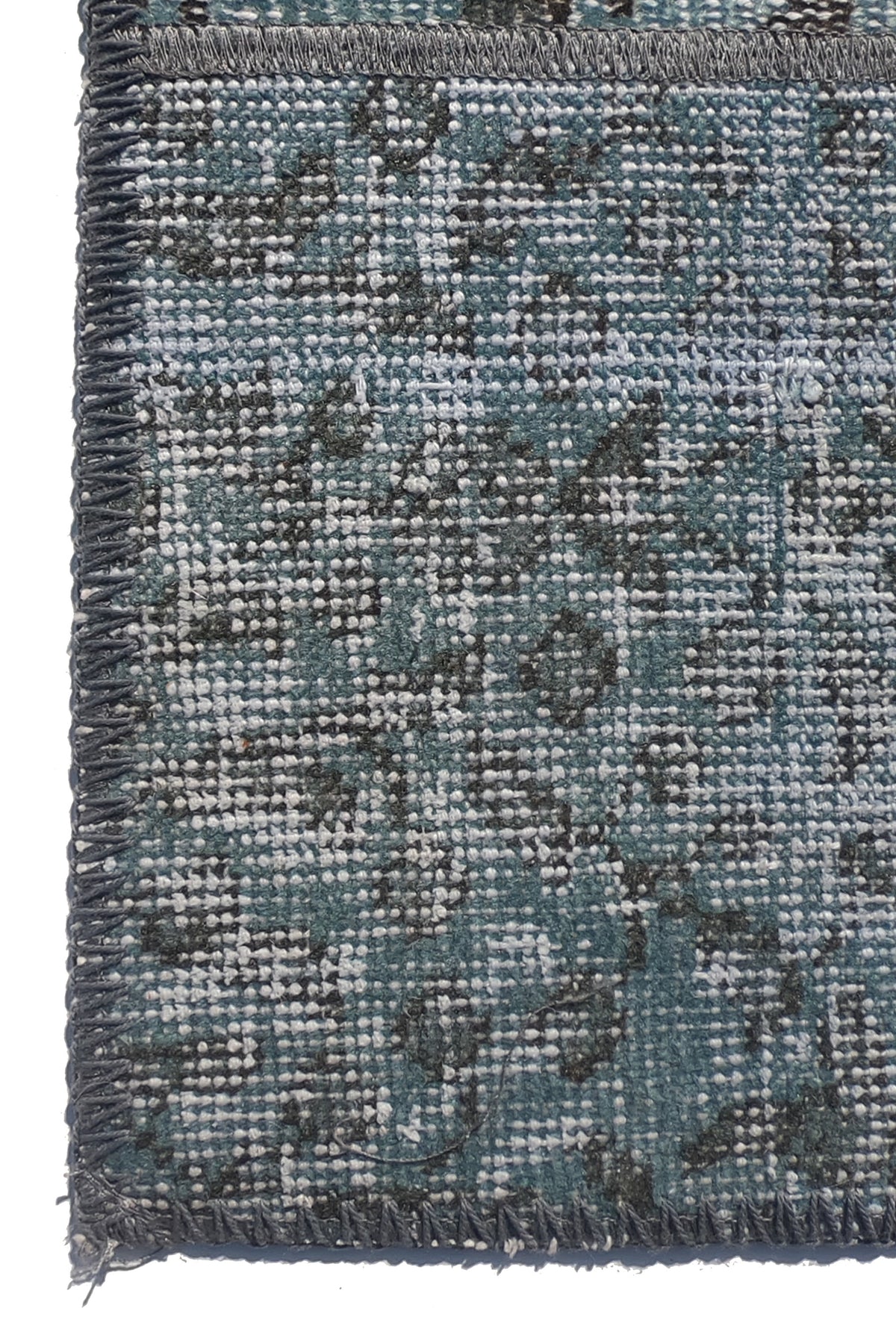 Textura detallada de lana natural en alfombra patchwork turca