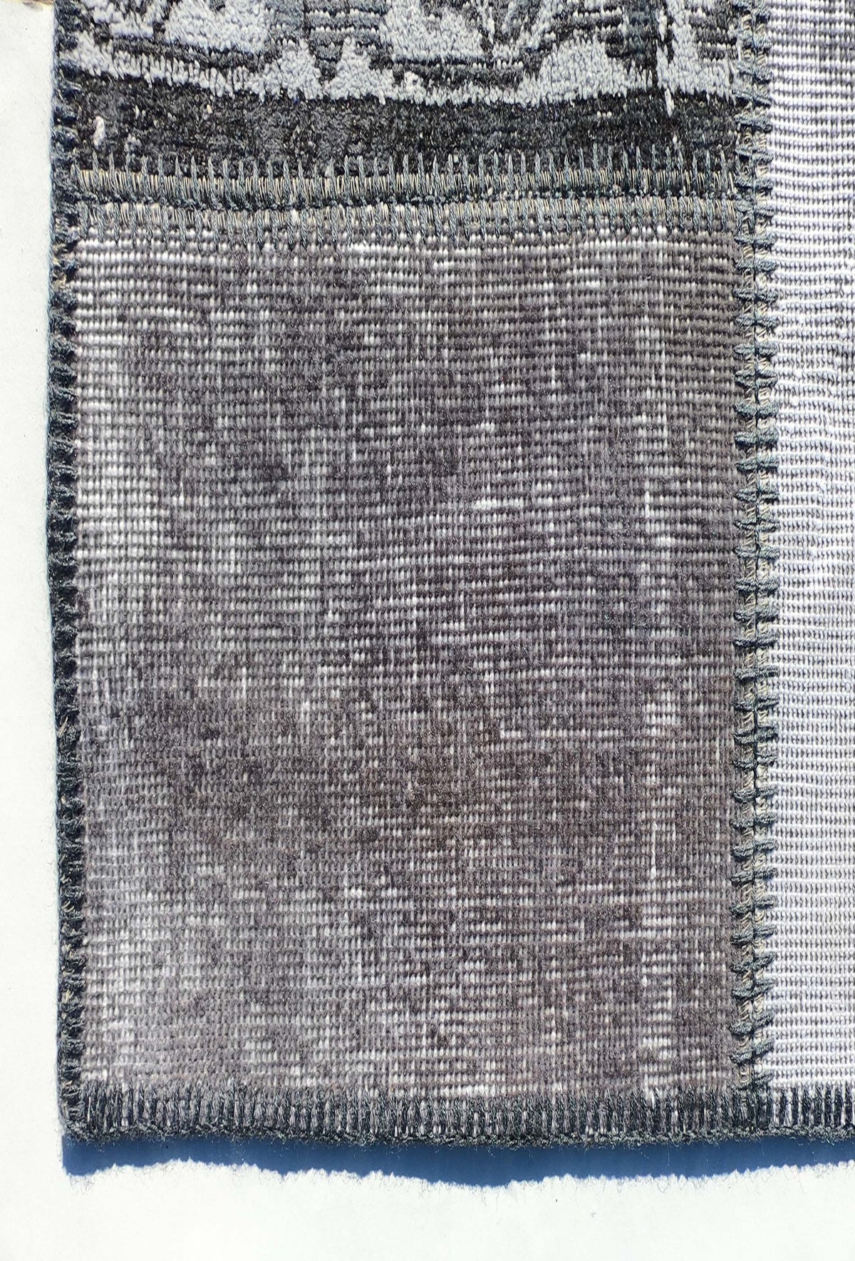 Textura rica de lana en alfombra turca patchwork hecha a mano