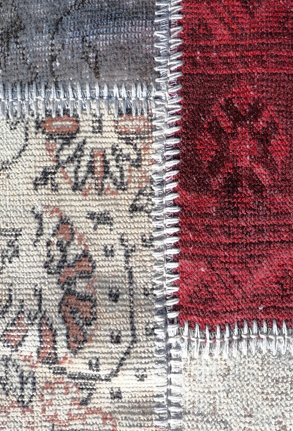 Detalle de diseño patchwork con fragmentos de alfombras persas antiguas