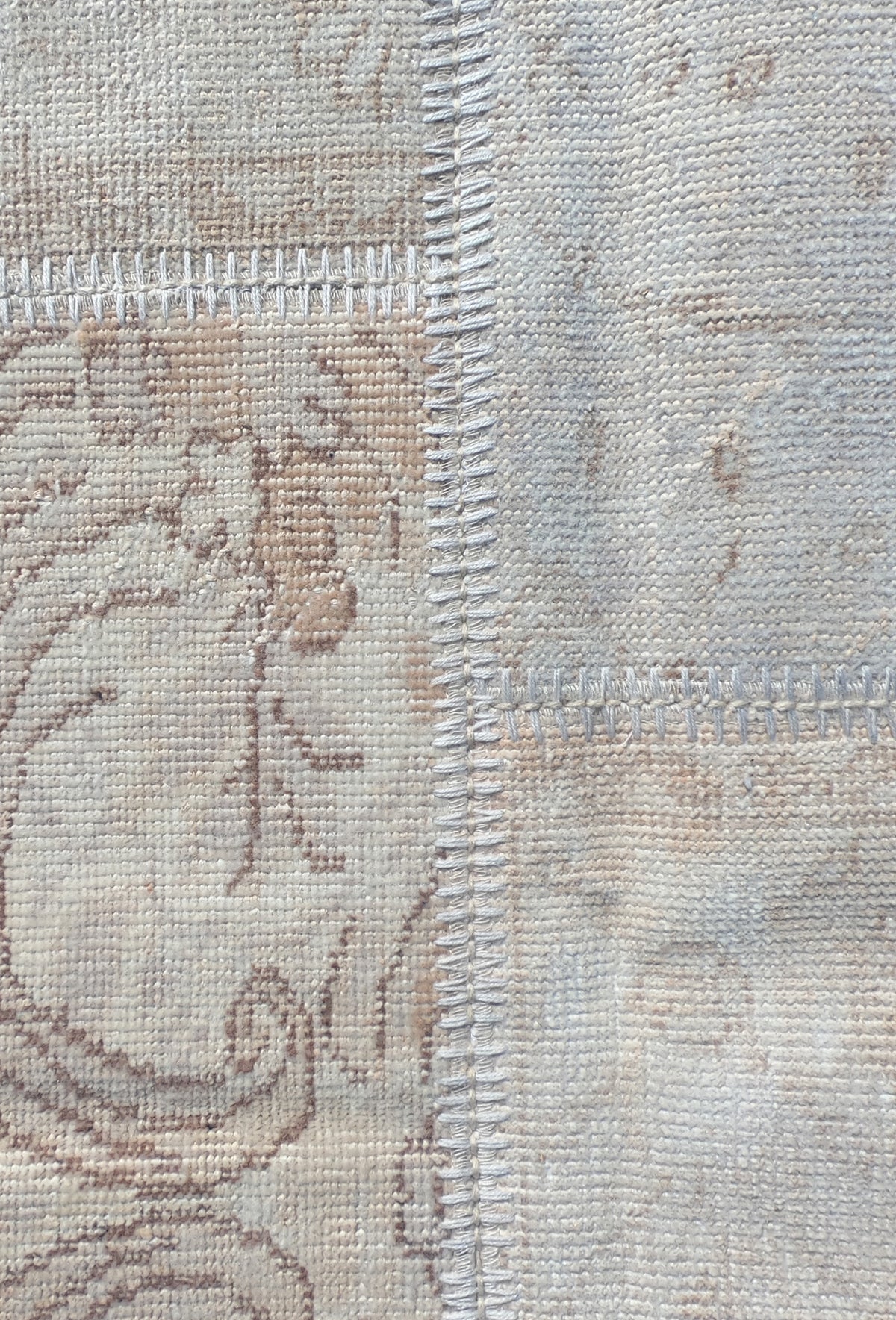 Detalle de patchwork en alfombra turca vintage, estilo envejecido
