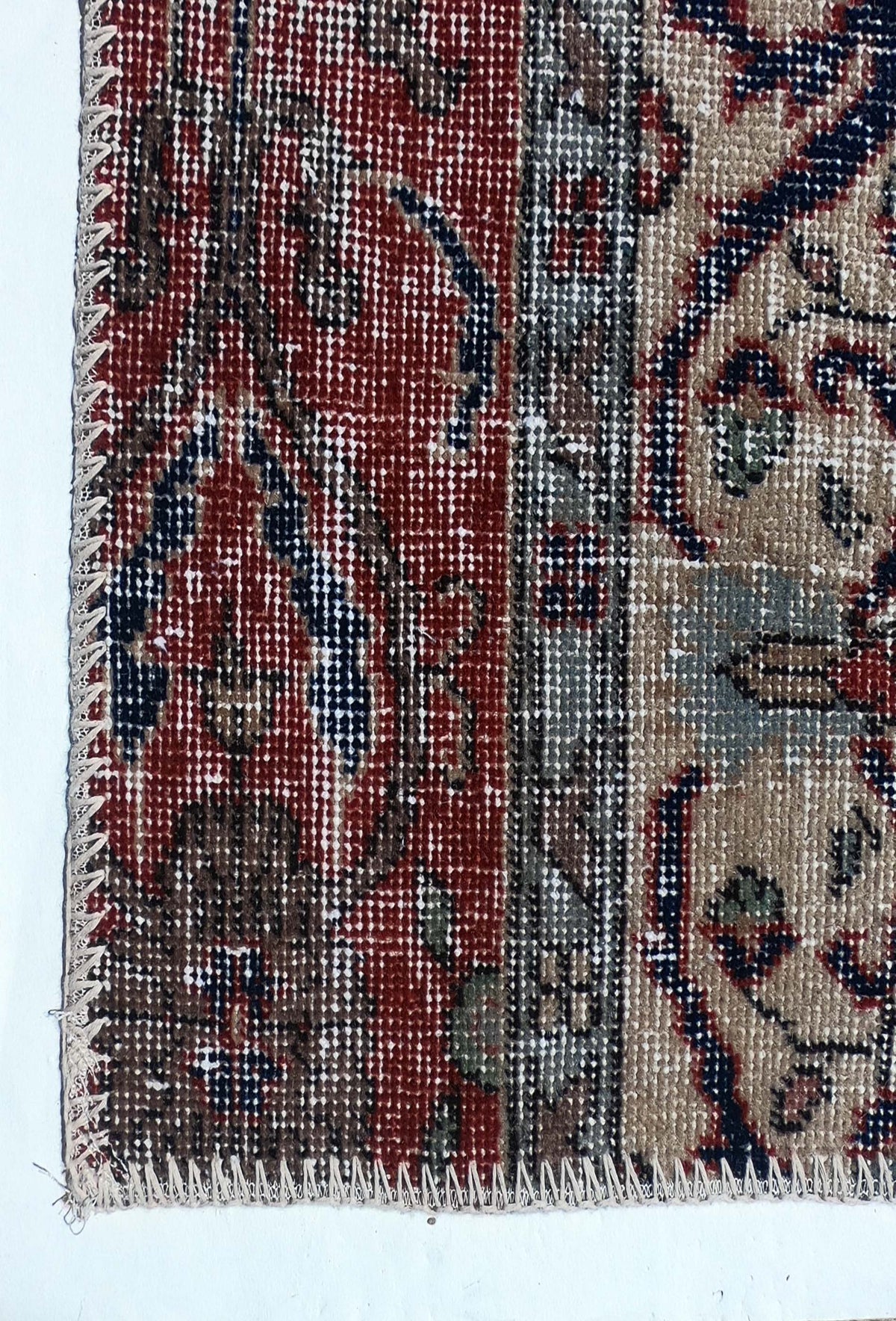 Textura natural de la lana en alfombra persa hecha a mano