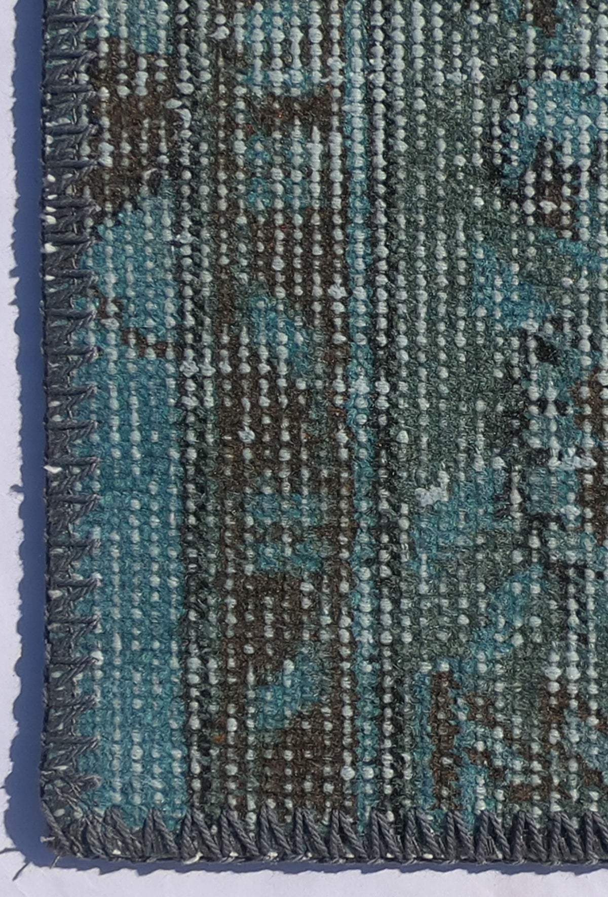 Textura de lana natural en alfombra patchwork turca hecha a mano