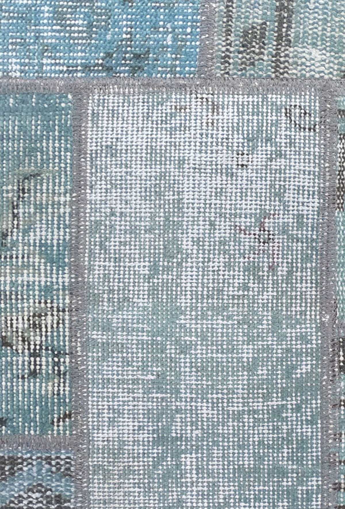 Fragmentos de alfombras persas antiguas unidas en diseño patchwork único