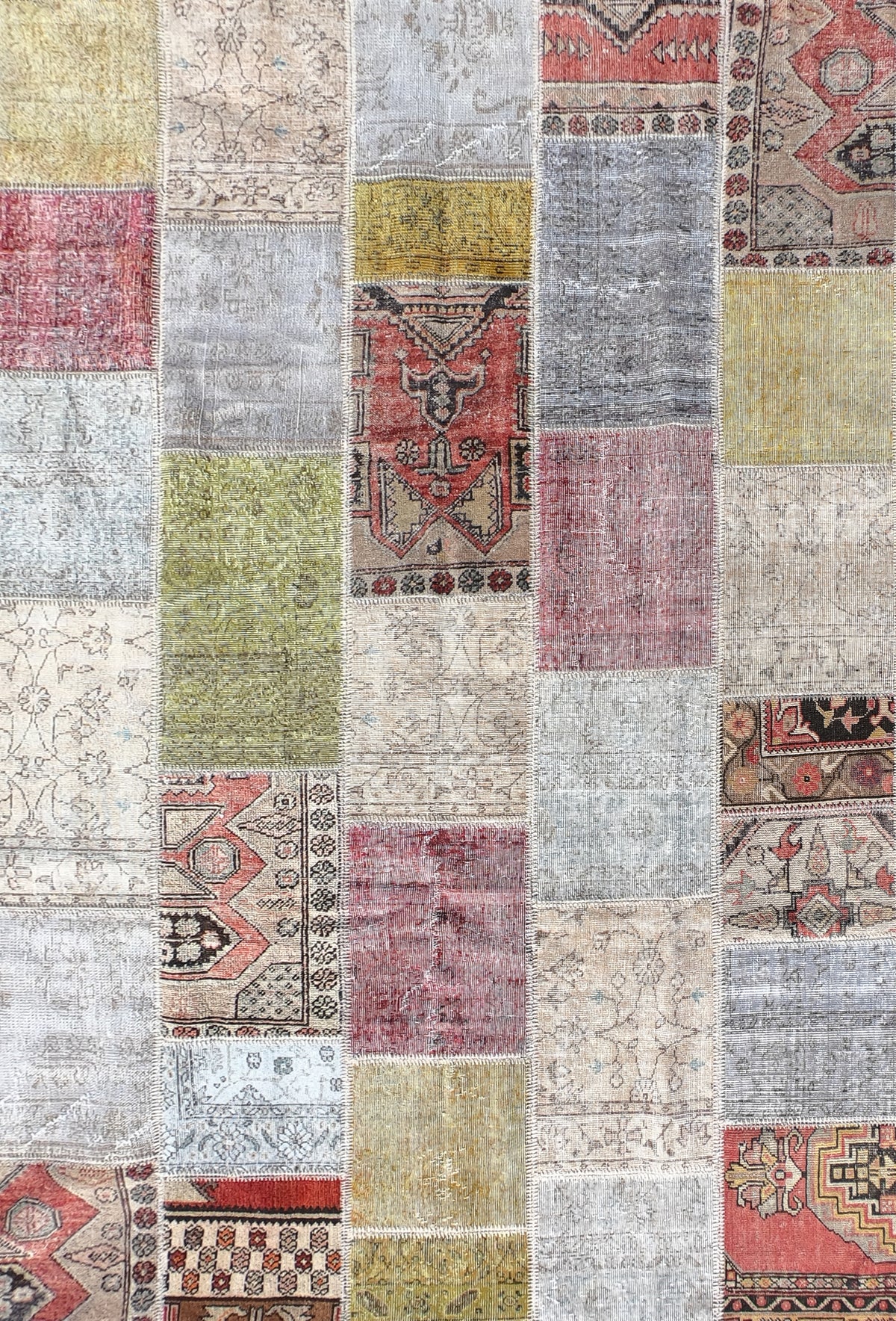 Alfombra turca patchwork de lana vintage, diseño único hecho a mano - Consorcio Persa