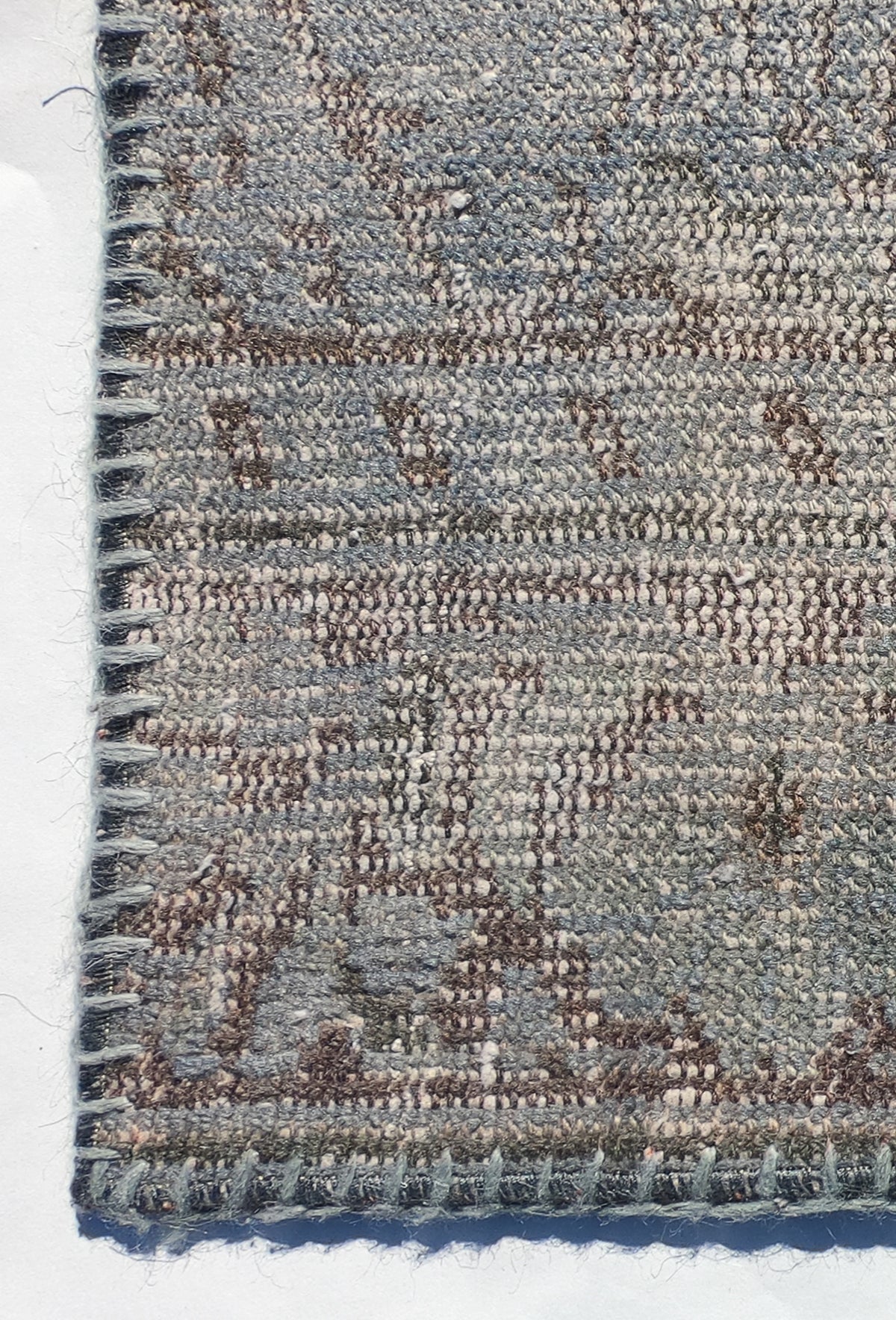 Textura de lana natural en alfombra turca patchwork, tejida a mano
