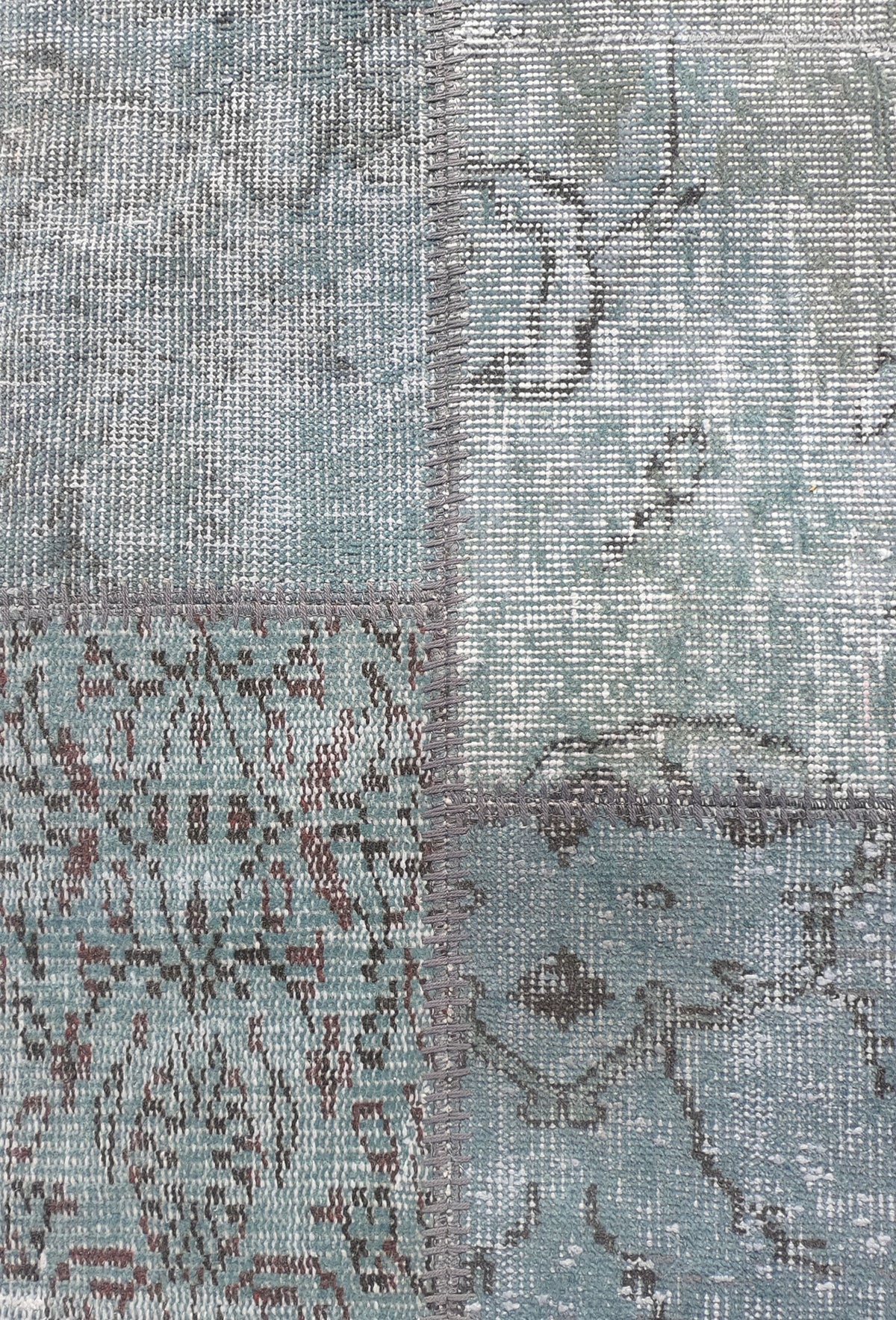 Detalle de diseño patchwork en alfombra turca vintage, alfombra decorativa