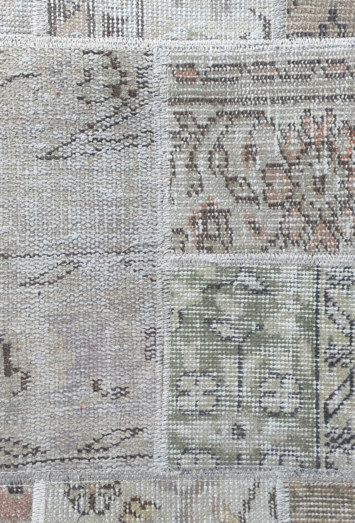Detalle de diseño patchwork con fragmentos de alfombras persas antiguas