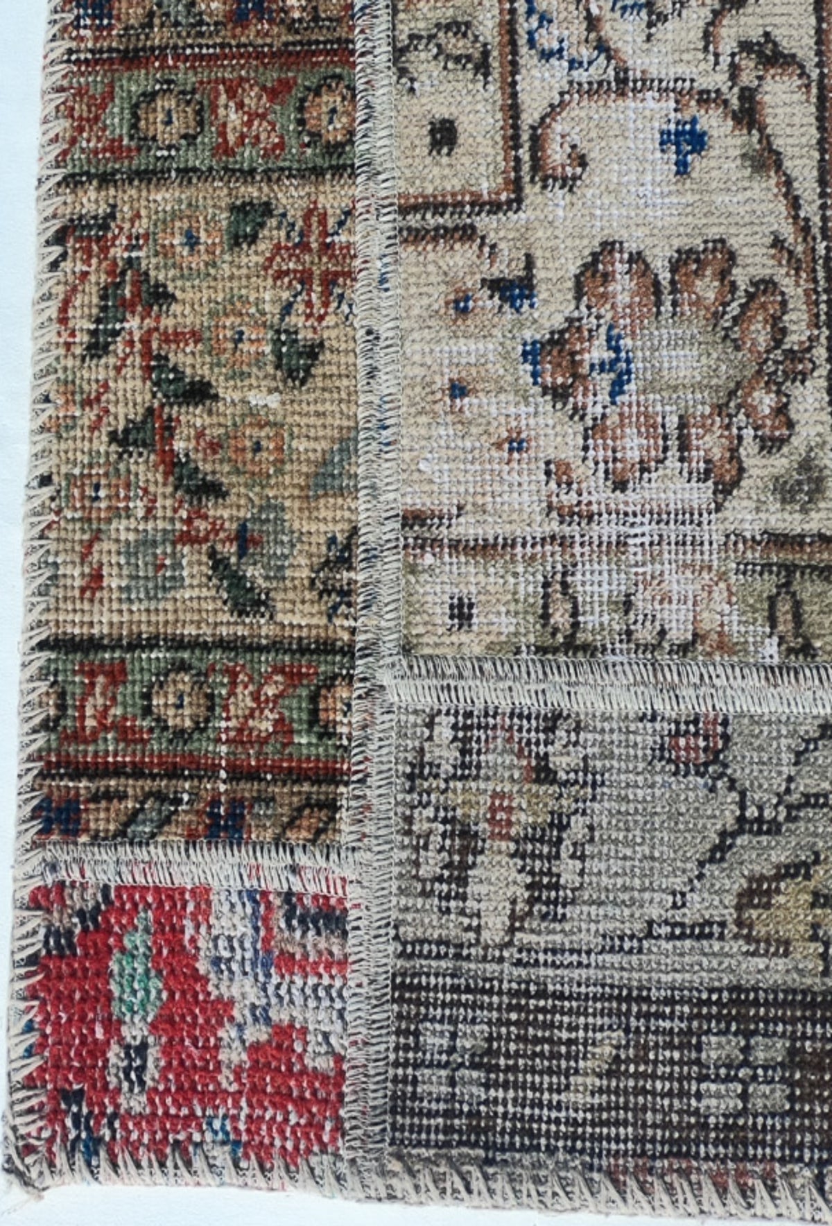 Textura detallada de lana natural en alfombra turca hecha a mano