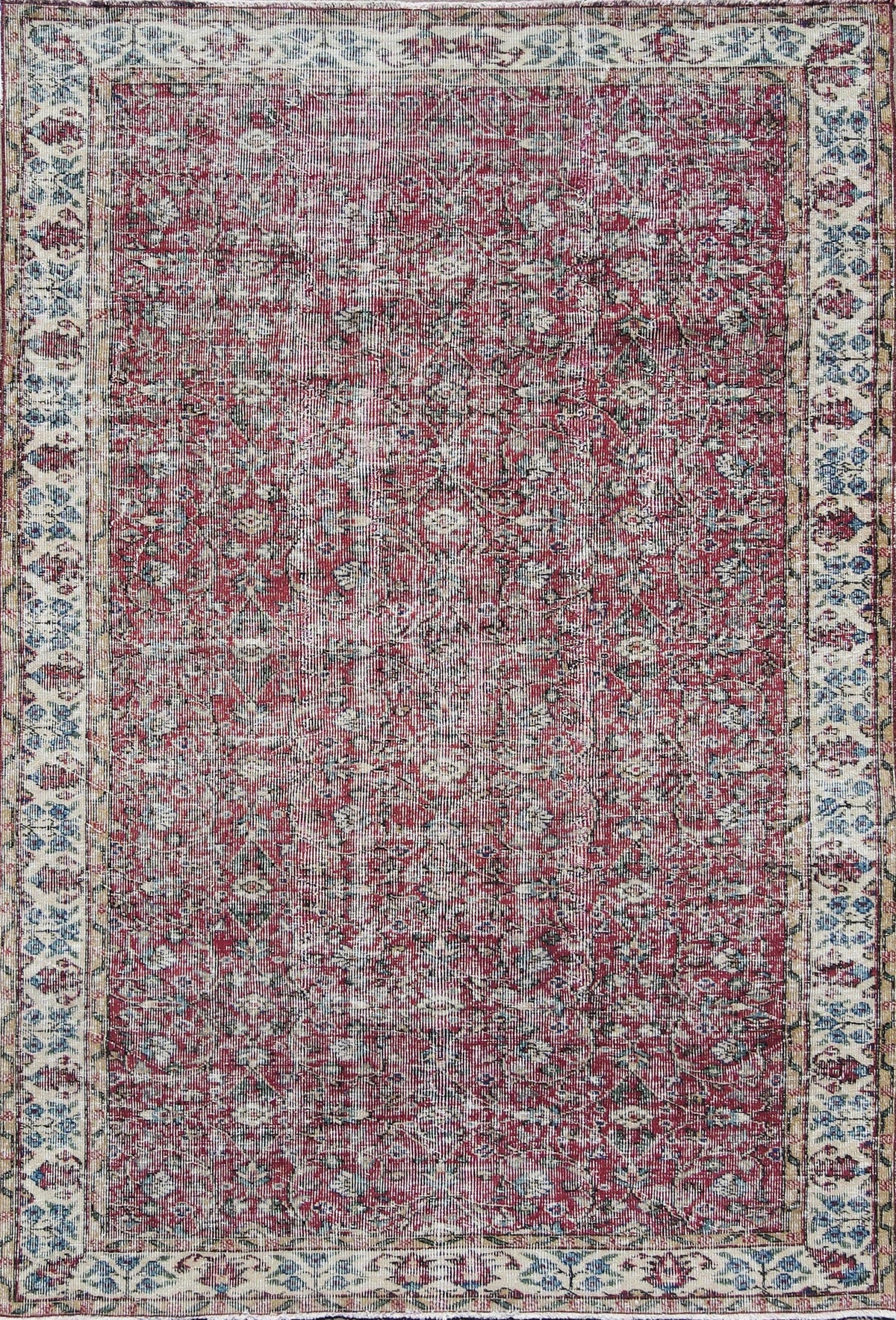Diseño clásico descolorido en alfombra persa turca vintage