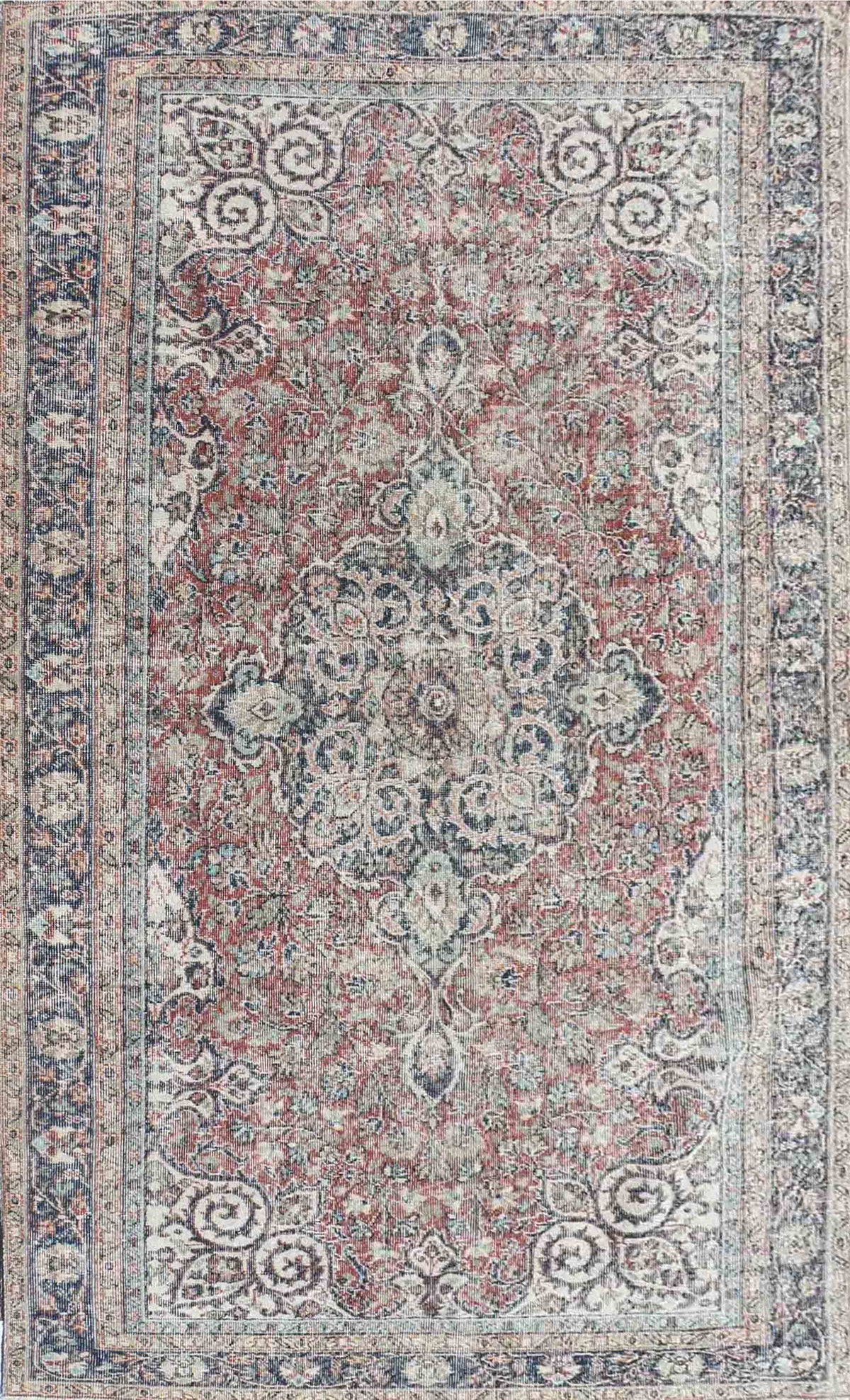 Diseño clásico decolorado en alfombra persa vintage turca