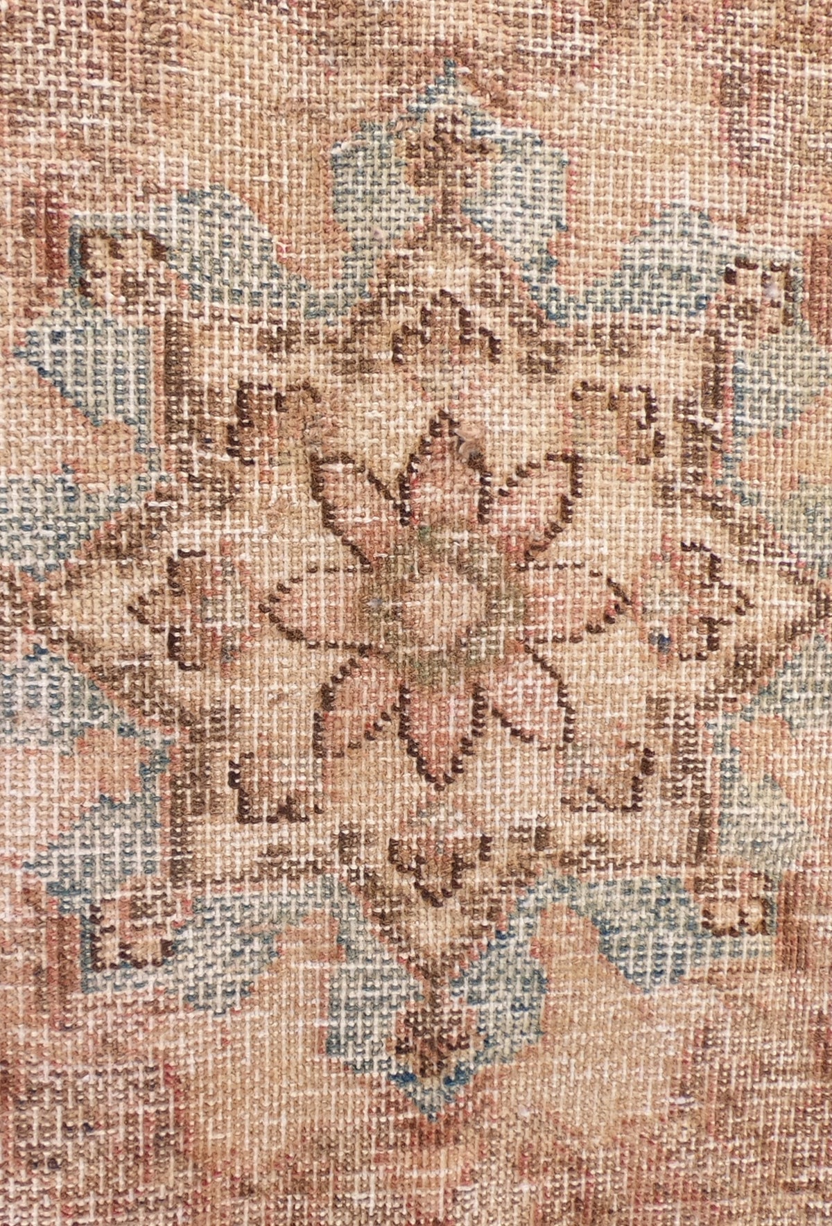 Diseño clásico turco en alfombra persa vintage de lana, con aspecto neutralizado