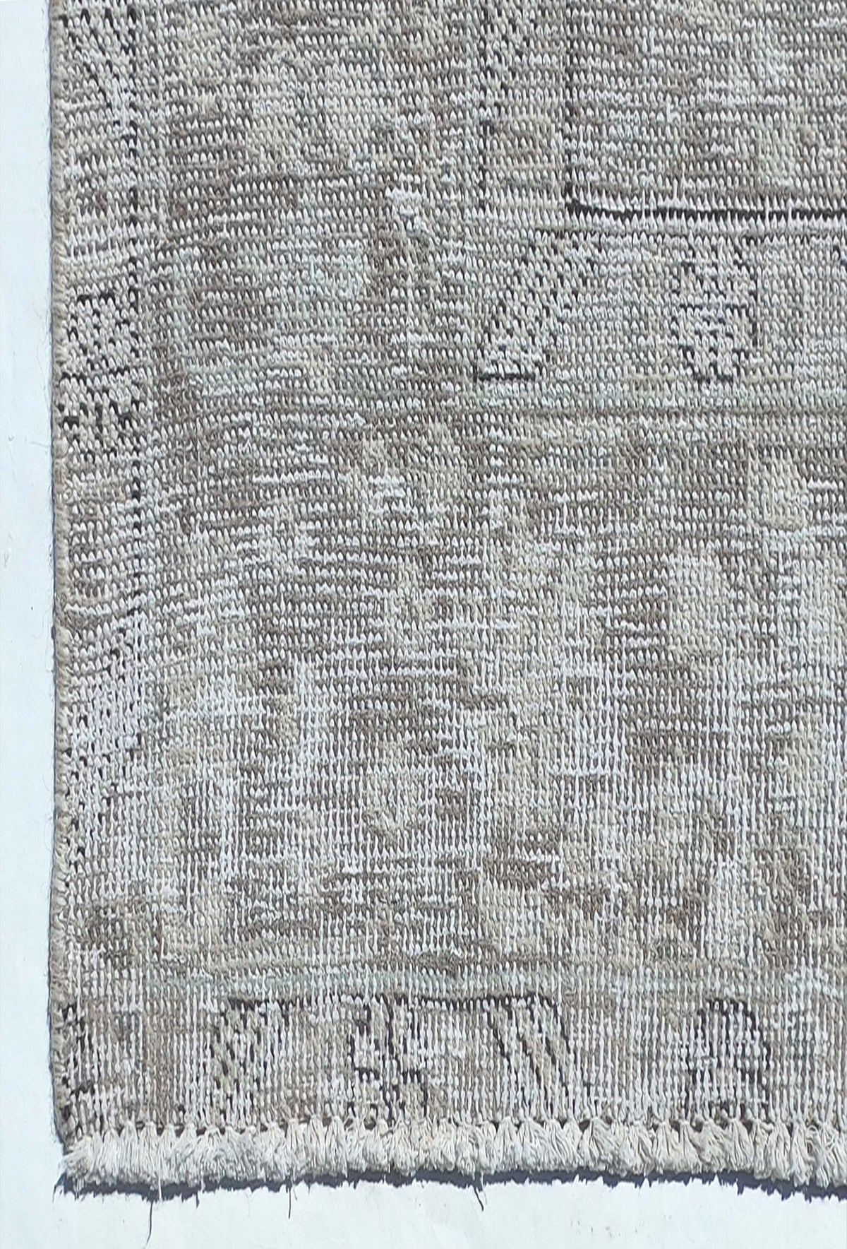 Textura de lana natural en alfombra persa importada, aspecto envejecido