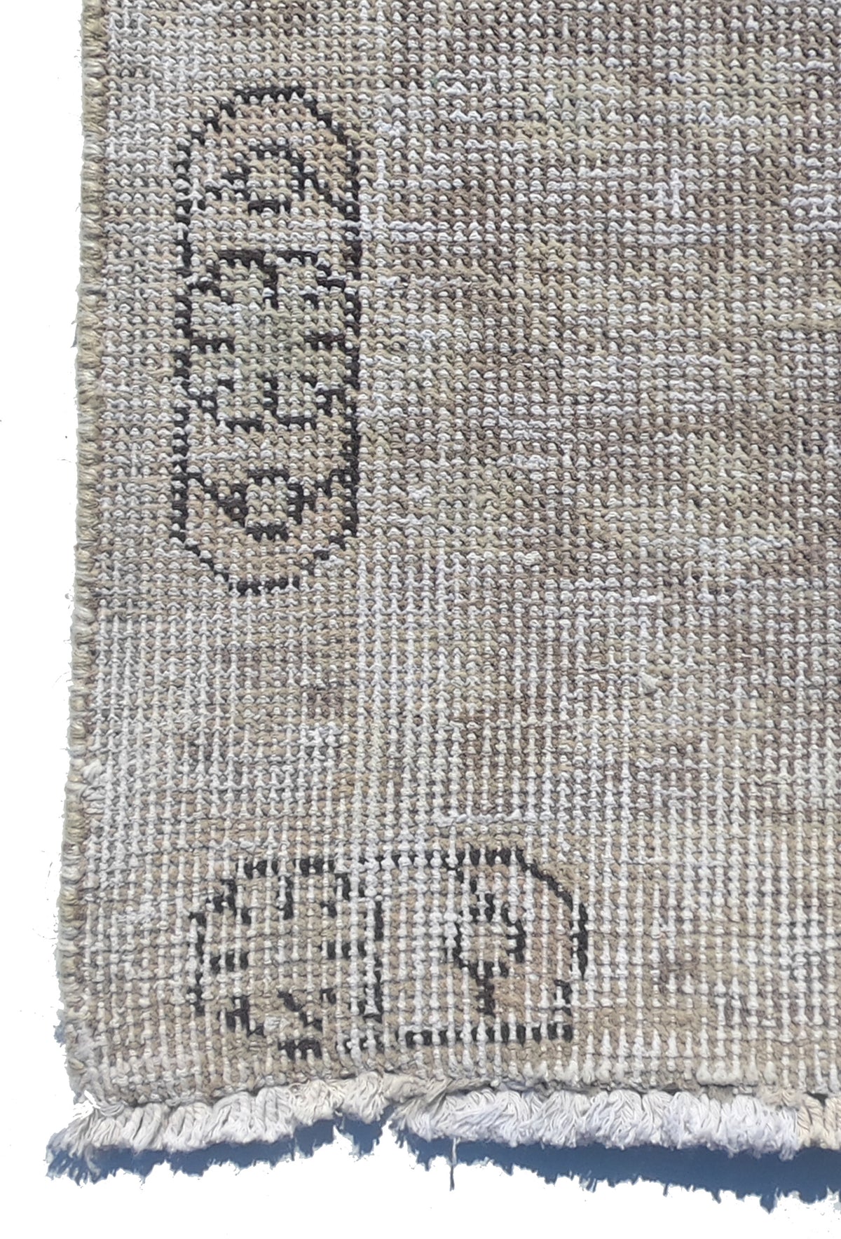 Textura de lana natural en alfombra persa vintage, proceso de teñido artesanal